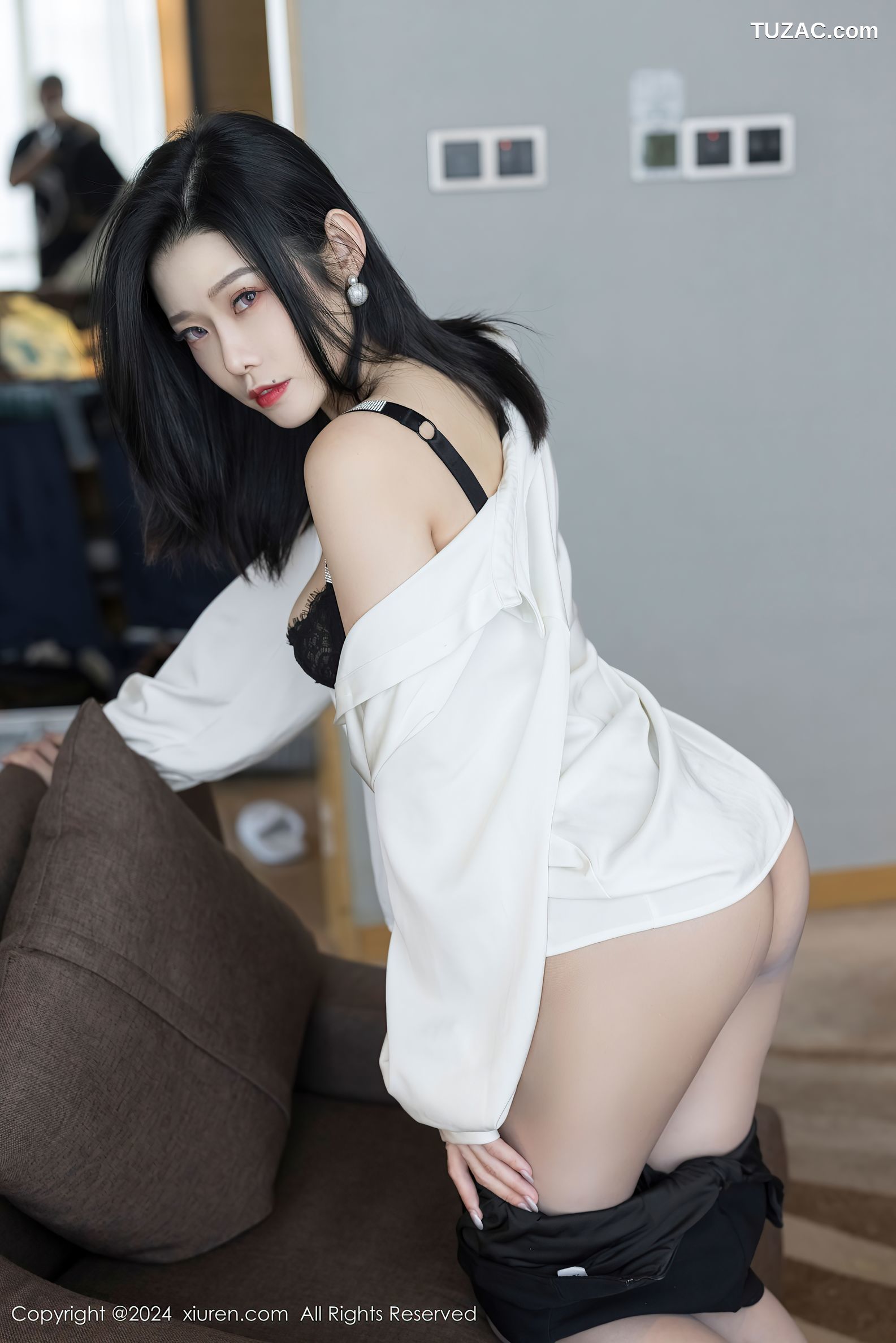 XiuRen秀人网-9329-luvian本能-OL白衬衫黑短裙黑蕾丝内衣-2024.10.23