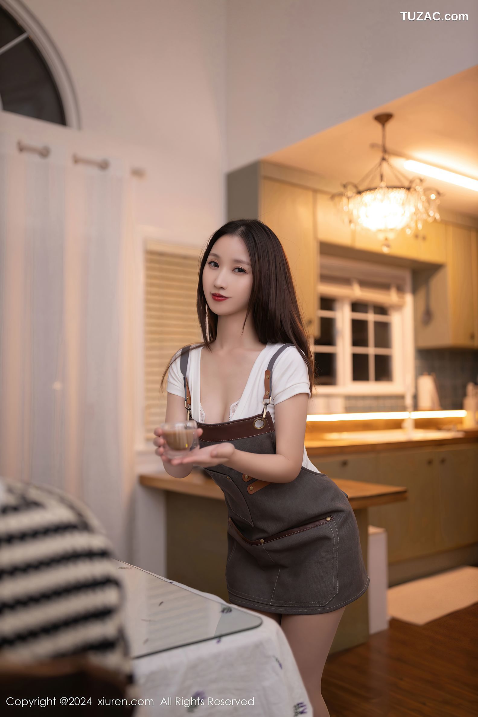 XiuRen秀人网-9335-杏子Yada-白T灰围裙人妻-2024.10.23