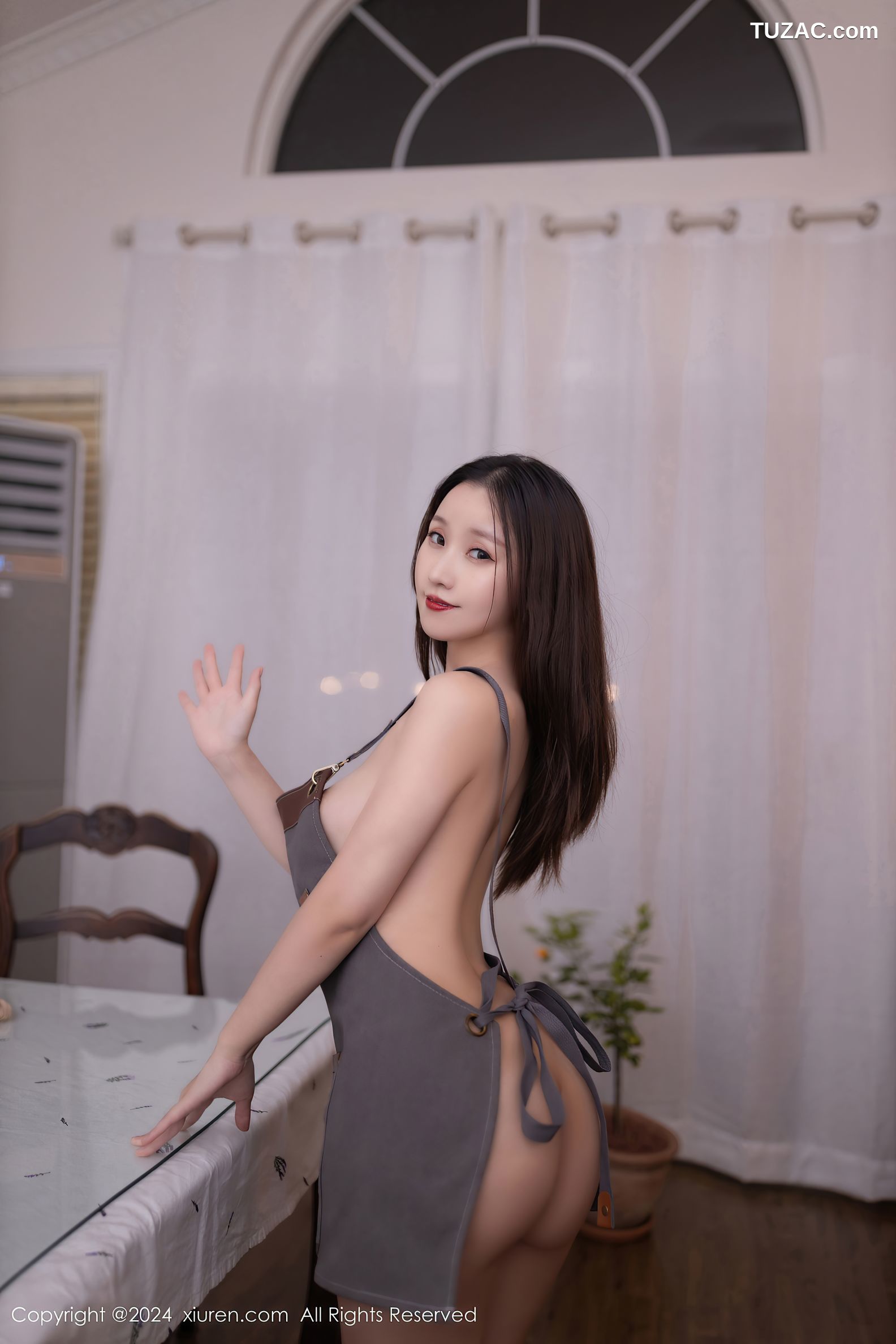 XiuRen秀人网-9335-杏子Yada-白T灰围裙人妻-2024.10.23