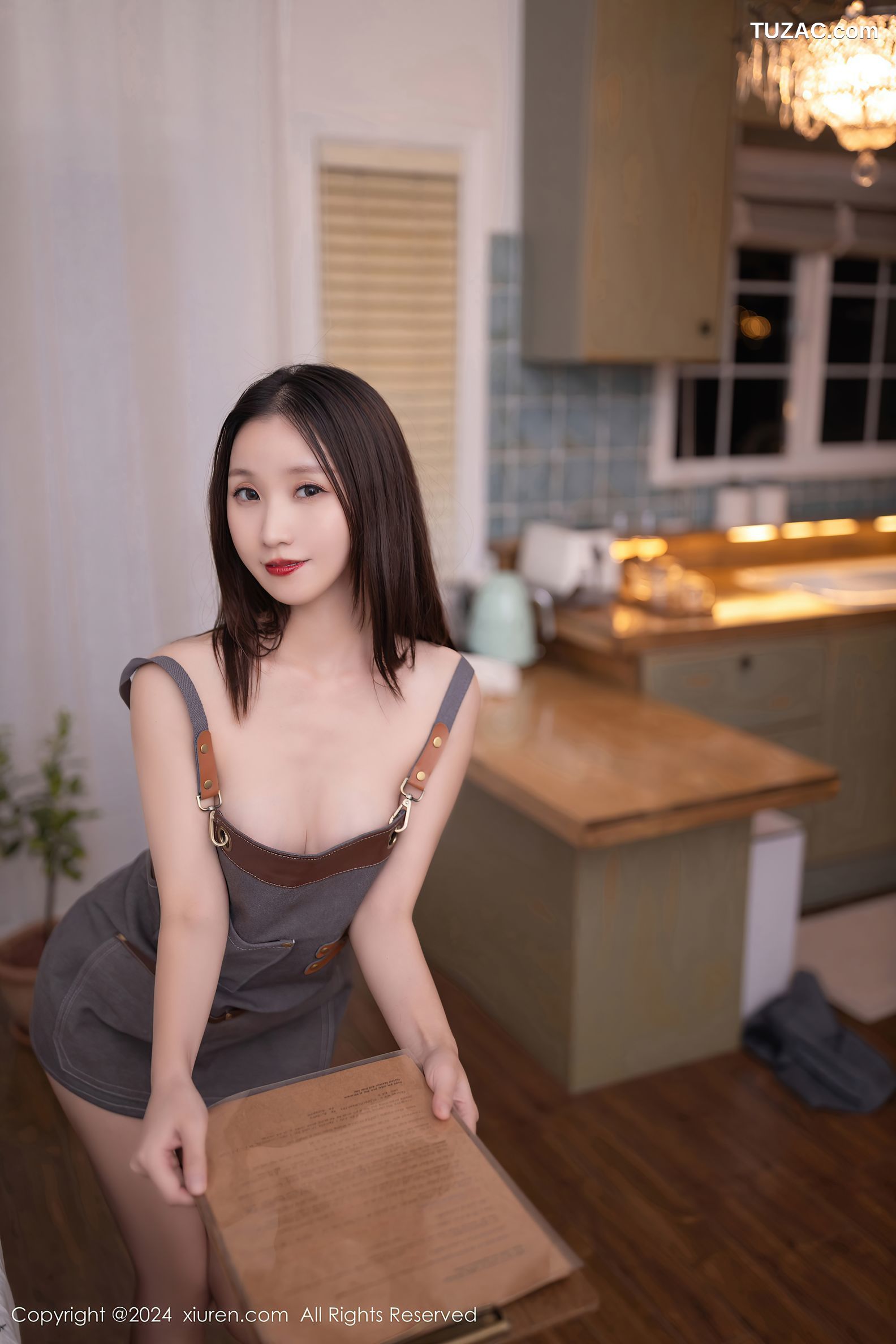 XiuRen秀人网-9335-杏子Yada-白T灰围裙人妻-2024.10.23