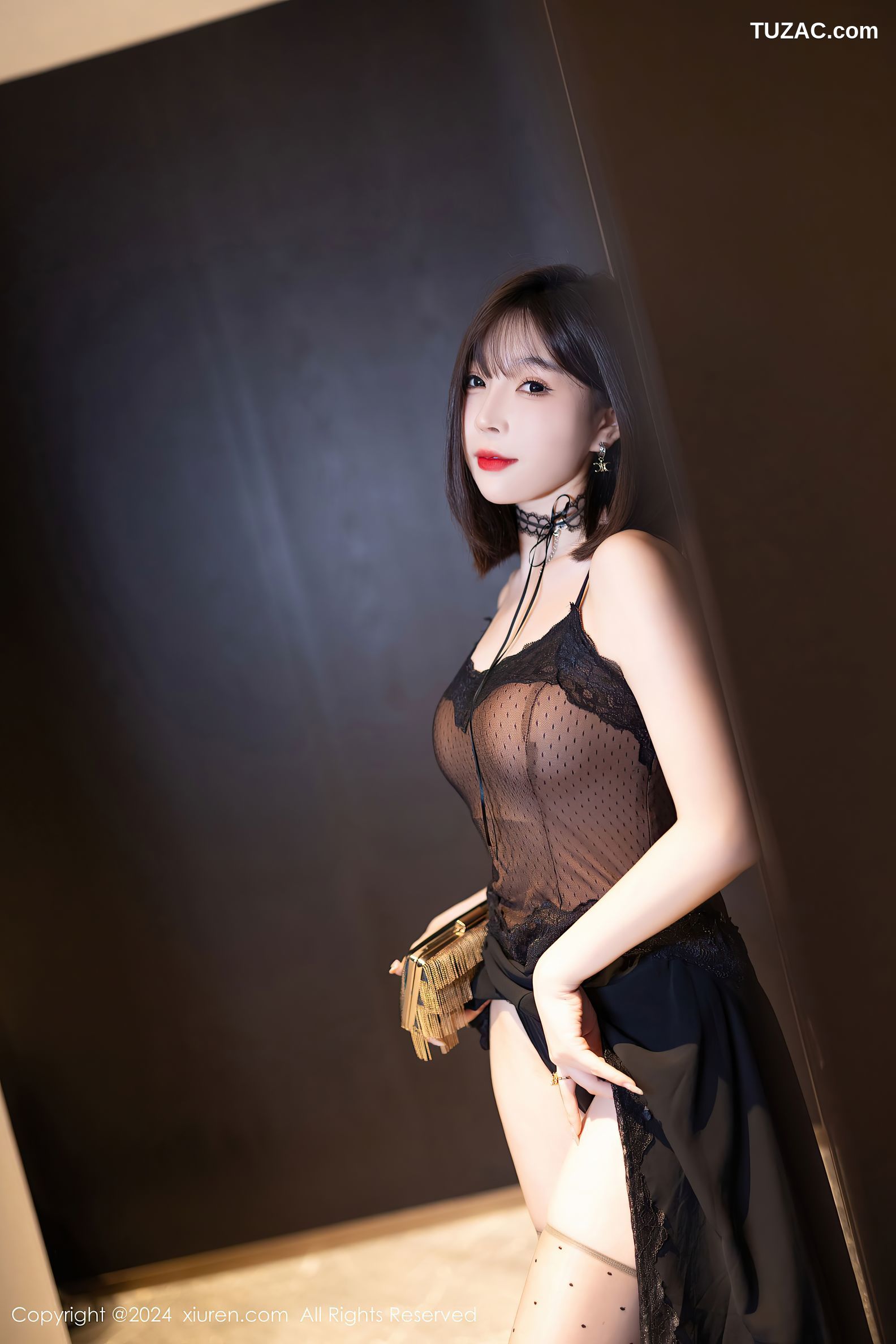 XiuRen秀人网-9339-徐莉芝Booty-轻透黑蕾丝裙黑网格连体衣-2024.10.24