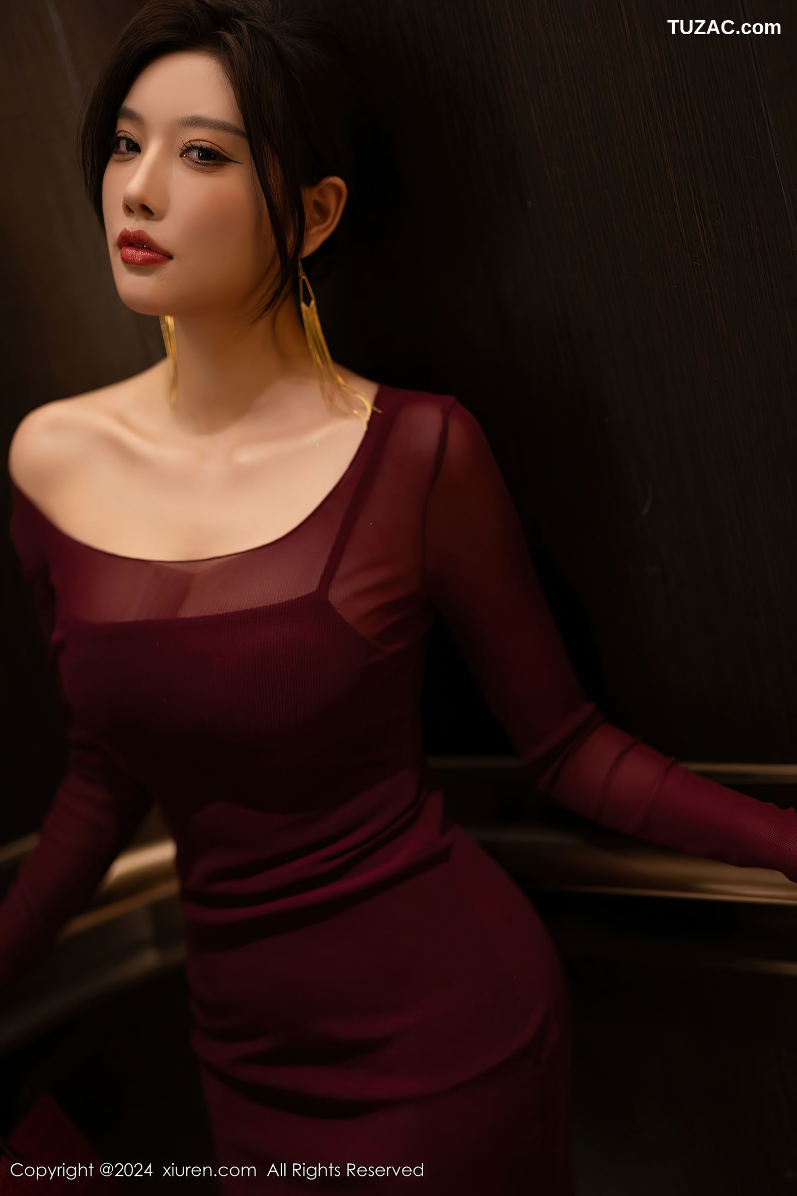 XiuRen秀人网-9348-杨晨晨Yome-香肩酒红美裙红蕾丝内衣-2024.10.25