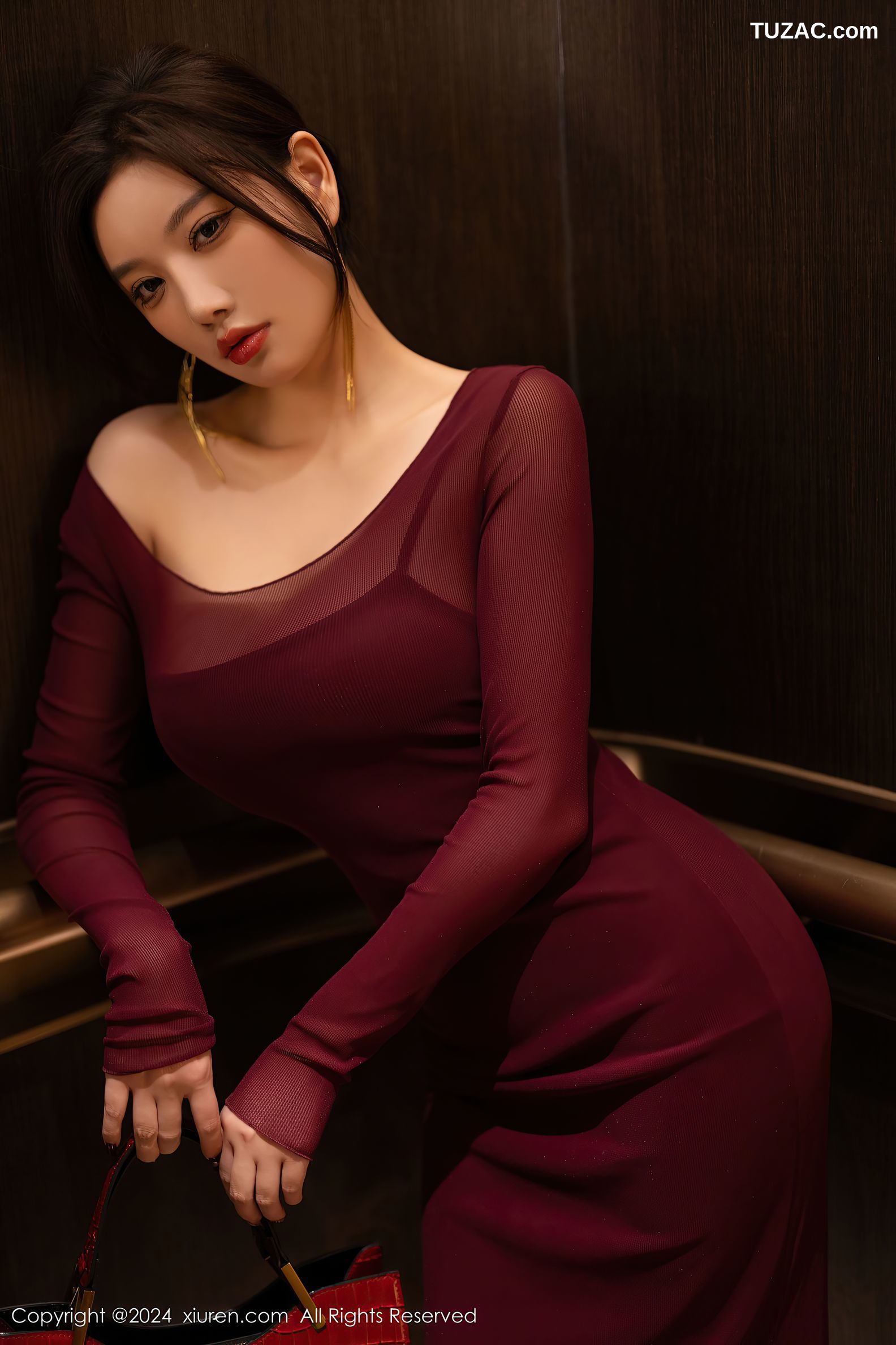 XiuRen秀人网-9348-杨晨晨Yome-香肩酒红美裙红蕾丝内衣-2024.10.25