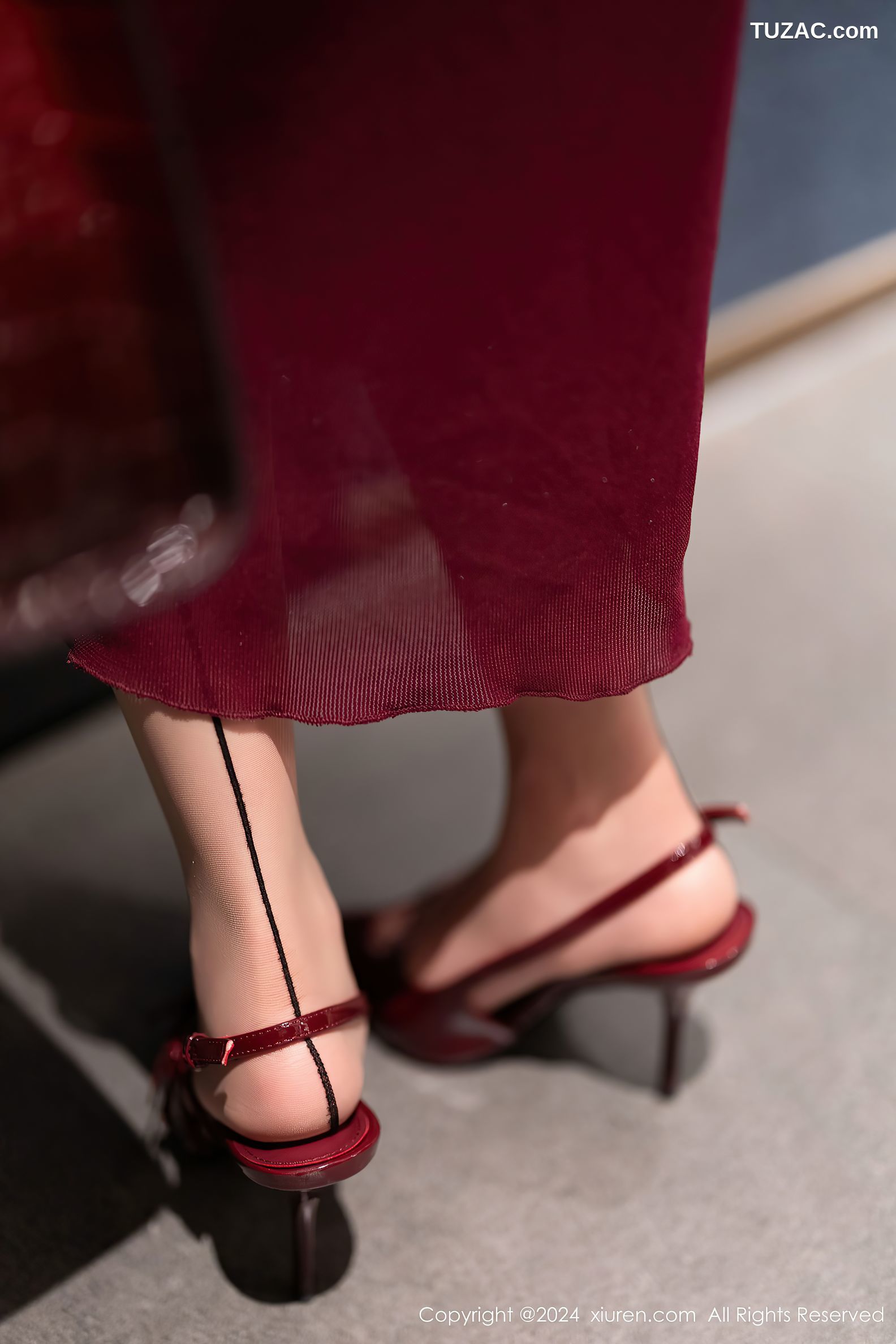 XiuRen秀人网-9348-杨晨晨Yome-香肩酒红美裙红蕾丝内衣-2024.10.25