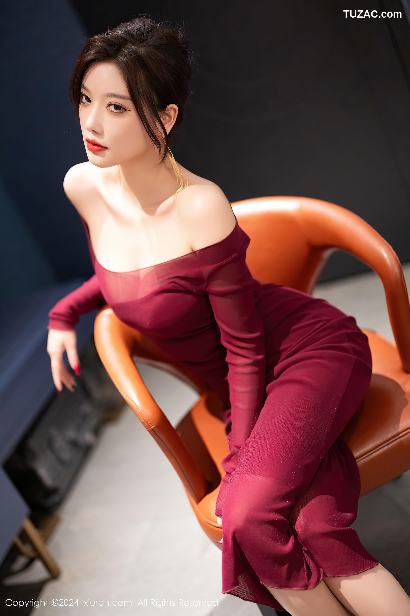 XiuRen秀人网-9348-杨晨晨Yome-香肩酒红美裙红蕾丝内衣-2024.10.25