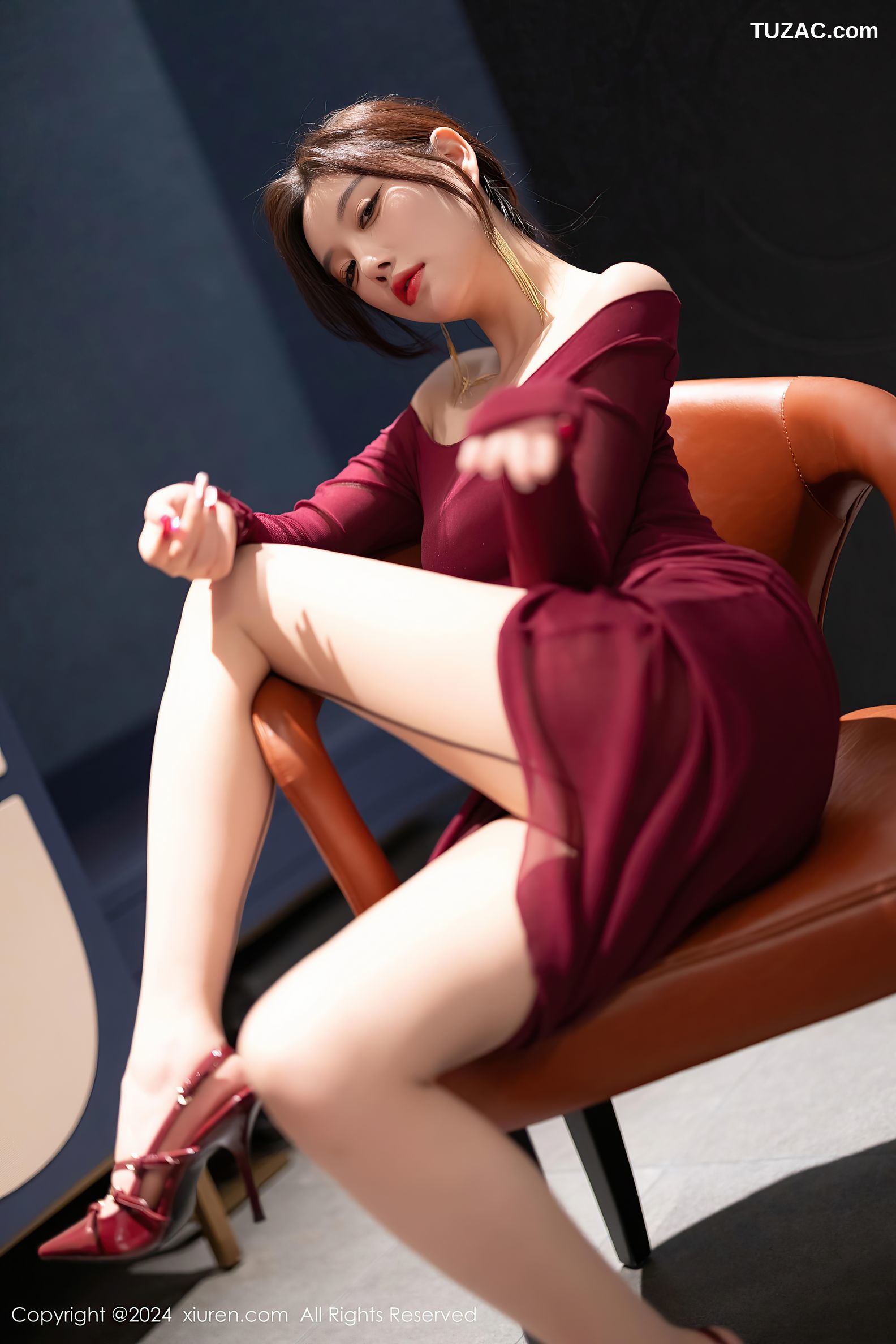 XiuRen秀人网-9348-杨晨晨Yome-香肩酒红美裙红蕾丝内衣-2024.10.25