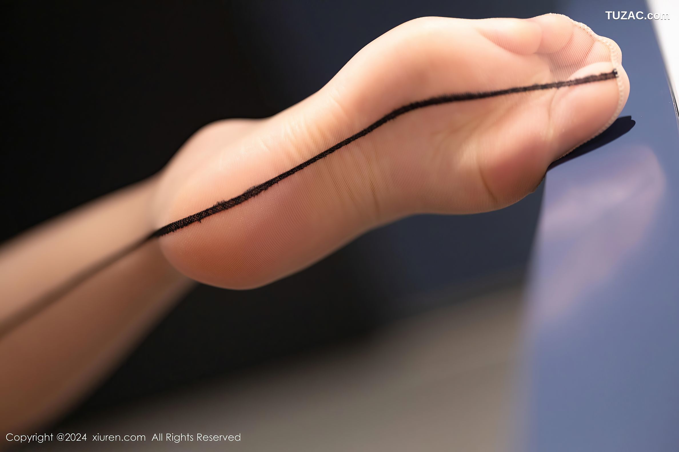 XiuRen秀人网-9348-杨晨晨Yome-香肩酒红美裙红蕾丝内衣-2024.10.25