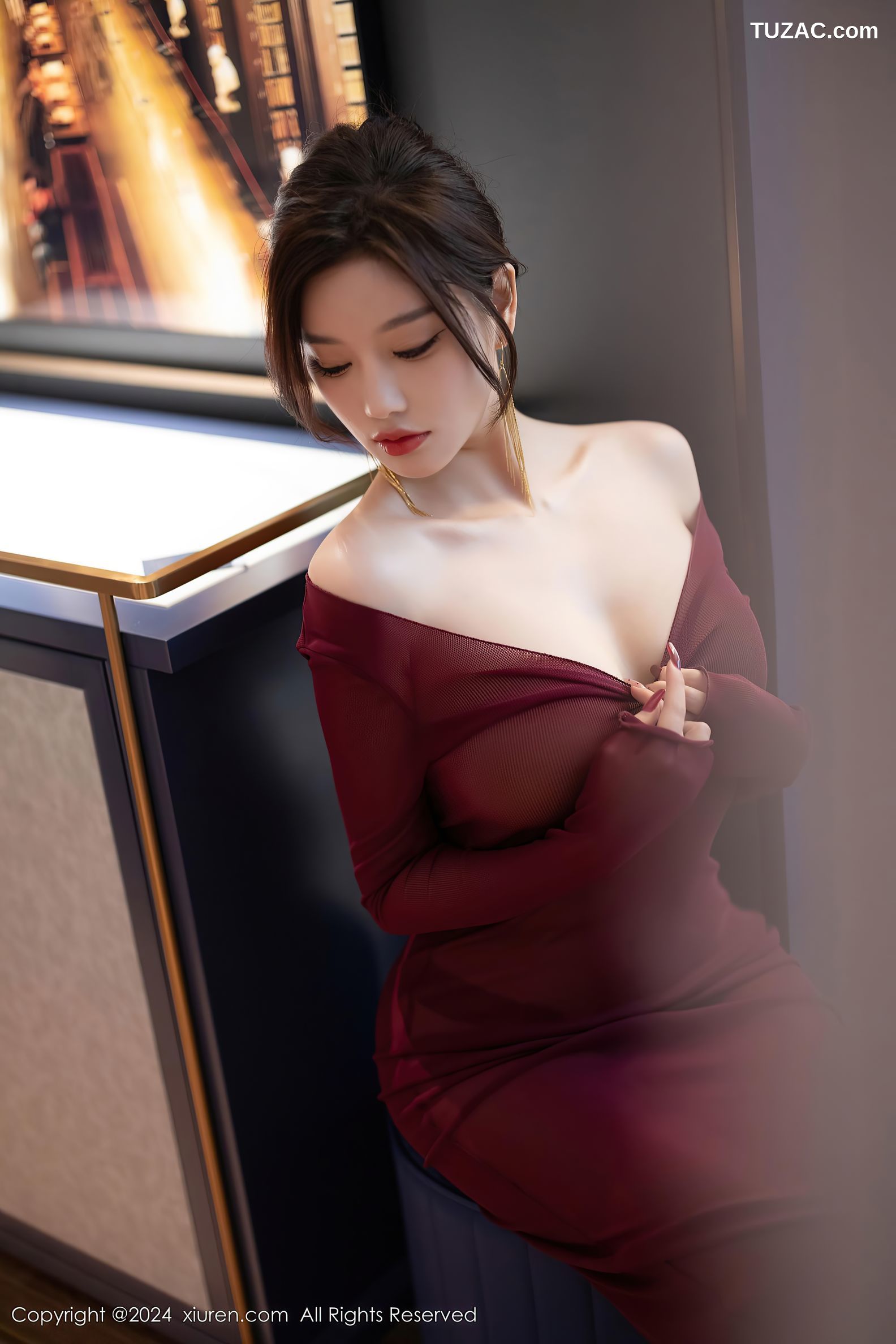 XiuRen秀人网-9348-杨晨晨Yome-香肩酒红美裙红蕾丝内衣-2024.10.25