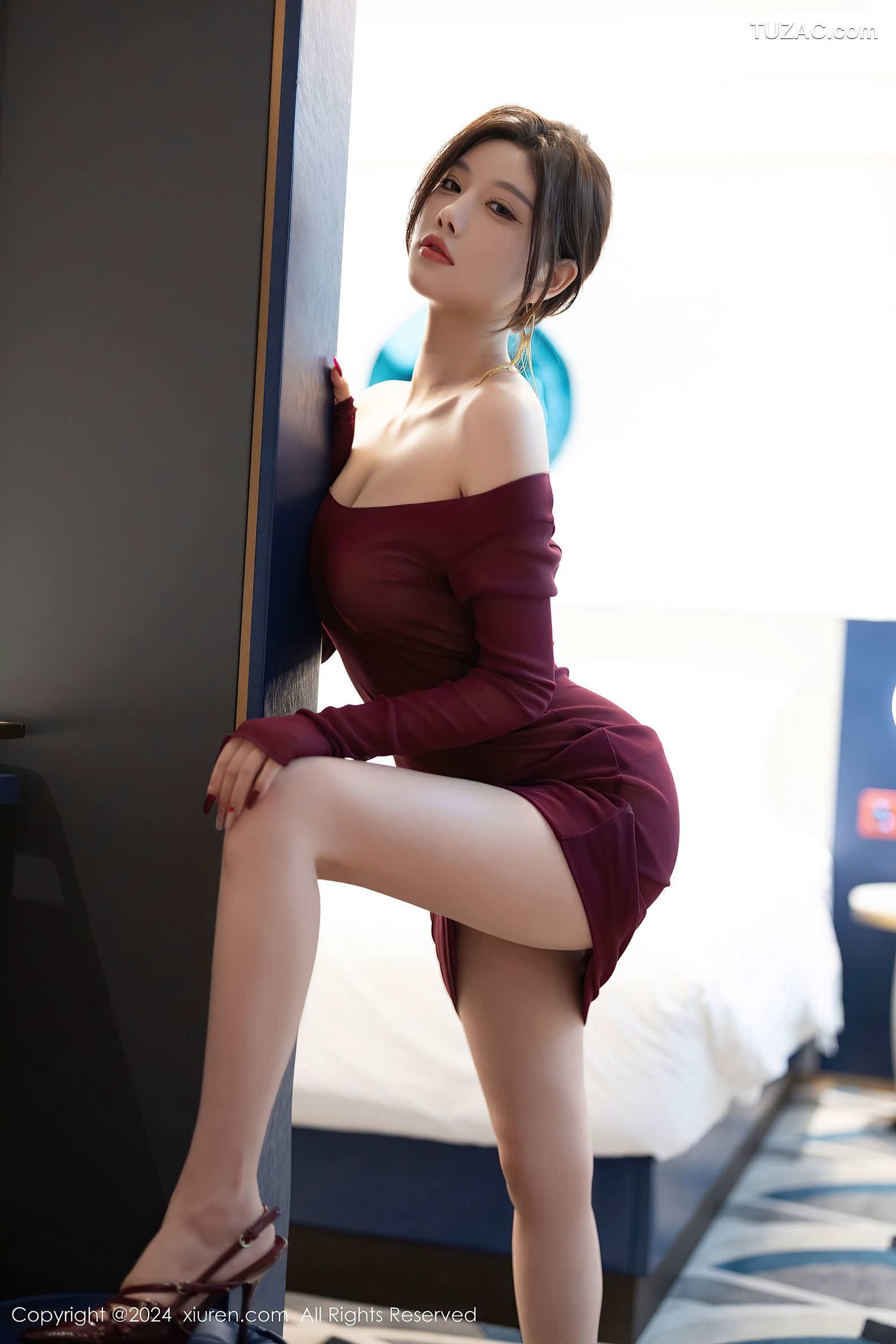 XiuRen秀人网-9348-杨晨晨Yome-香肩酒红美裙红蕾丝内衣-2024.10.25