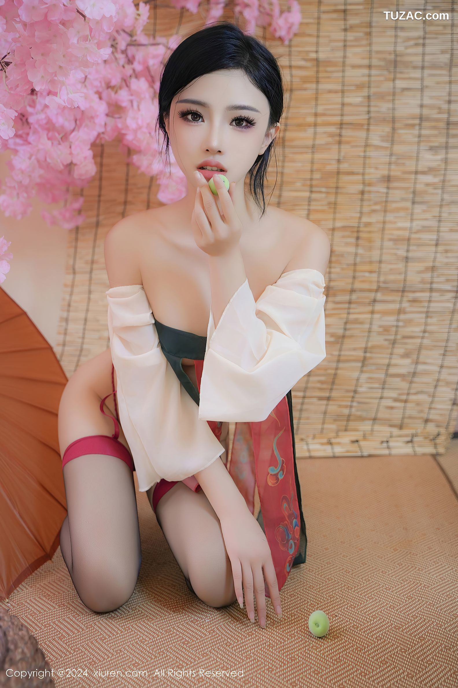 XiuRen秀人网-9351-妙可可Cheese-古风红肚兜黑丝爆乳-2024.10.28