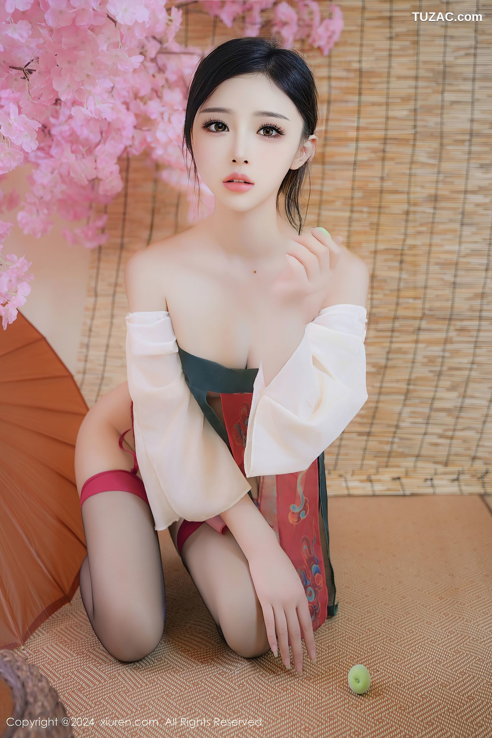 XiuRen秀人网-9351-妙可可Cheese-古风红肚兜黑丝爆乳-2024.10.28