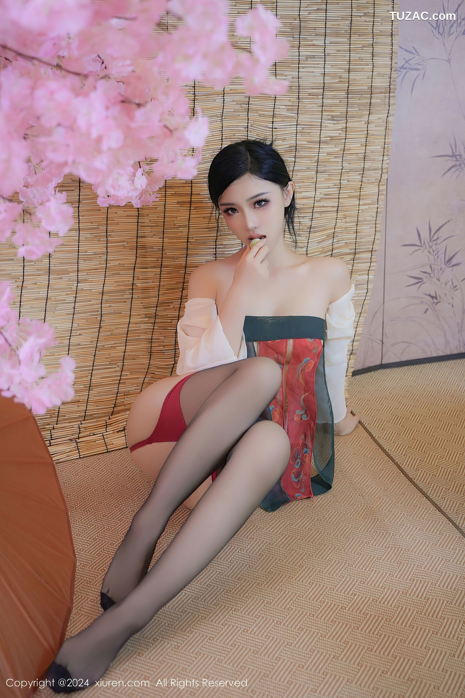 XiuRen秀人网-9351-妙可可Cheese-古风红肚兜黑丝爆乳-2024.10.28