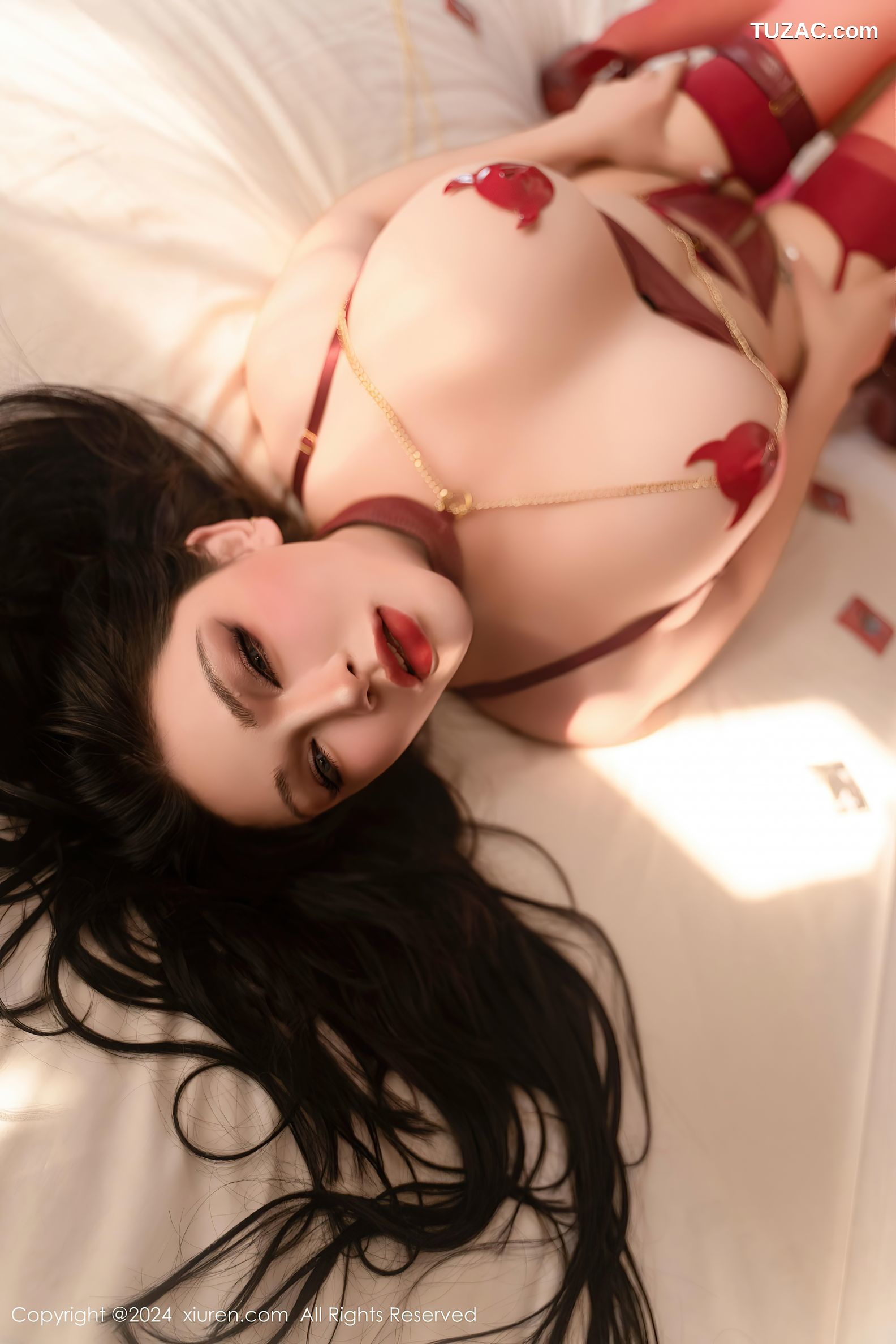 XiuRen秀人网-9352-伊丽莎有点白-情趣红色皮内衣恶魔美女爆乳-2024.10.28