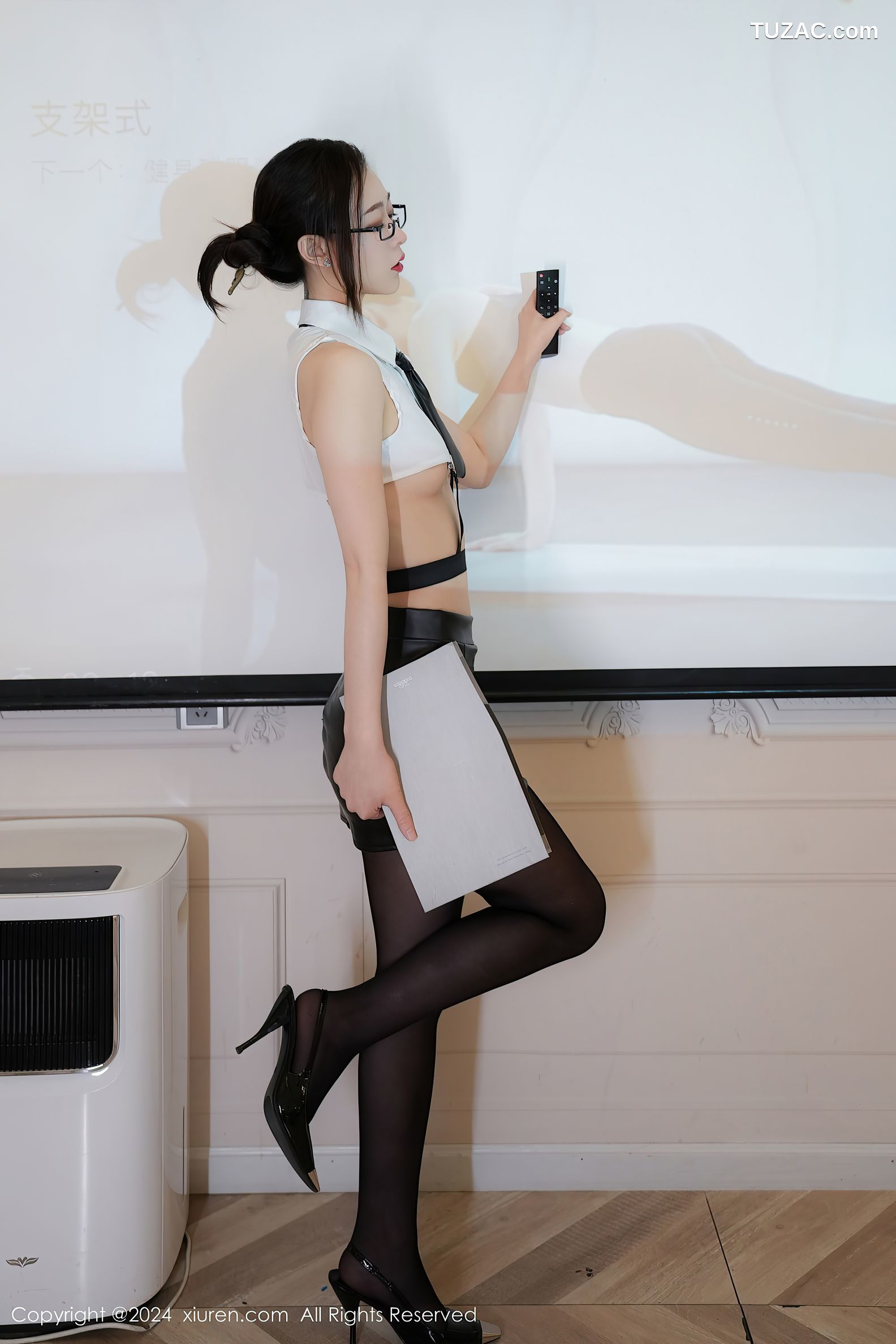 XiuRen秀人网-9353-糖糖-情趣OL超短白衬衫制服短裙黑丝爆乳-2024.10.28