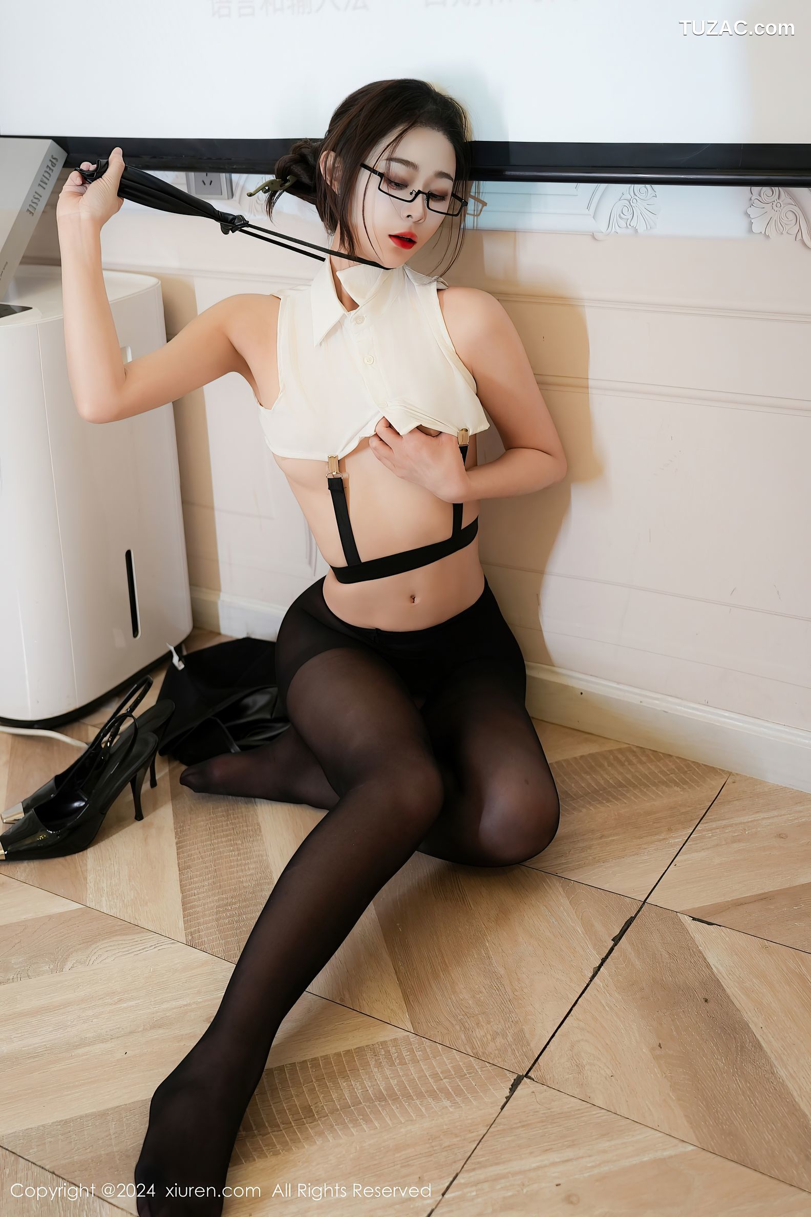 XiuRen秀人网-9353-糖糖-情趣OL超短白衬衫制服短裙黑丝爆乳-2024.10.28