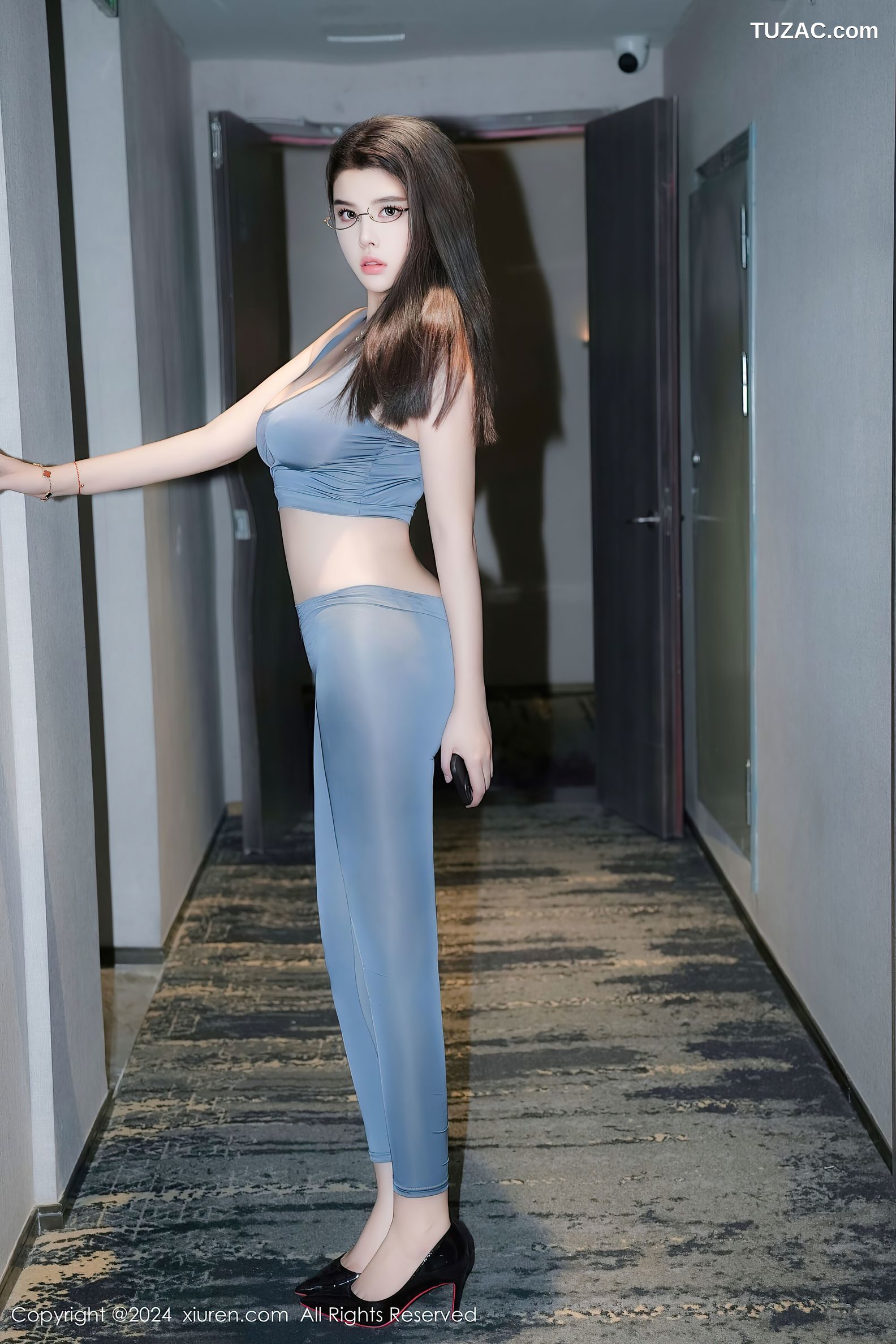 XiuRen秀人网-9357-樱桃小犊子-黑色情趣内衣黑丝浴室湿身爆乳翘臀-2024.10.29