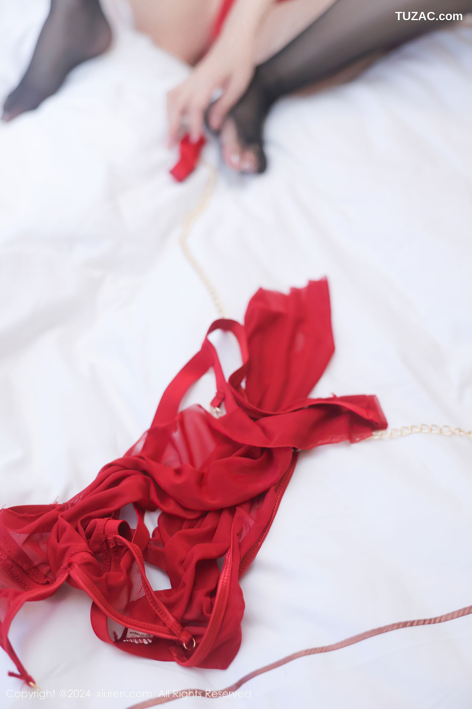 XiuRen秀人网-9360-小蛮妖Yummy-红色情趣内衣爆乳-2024.10.29