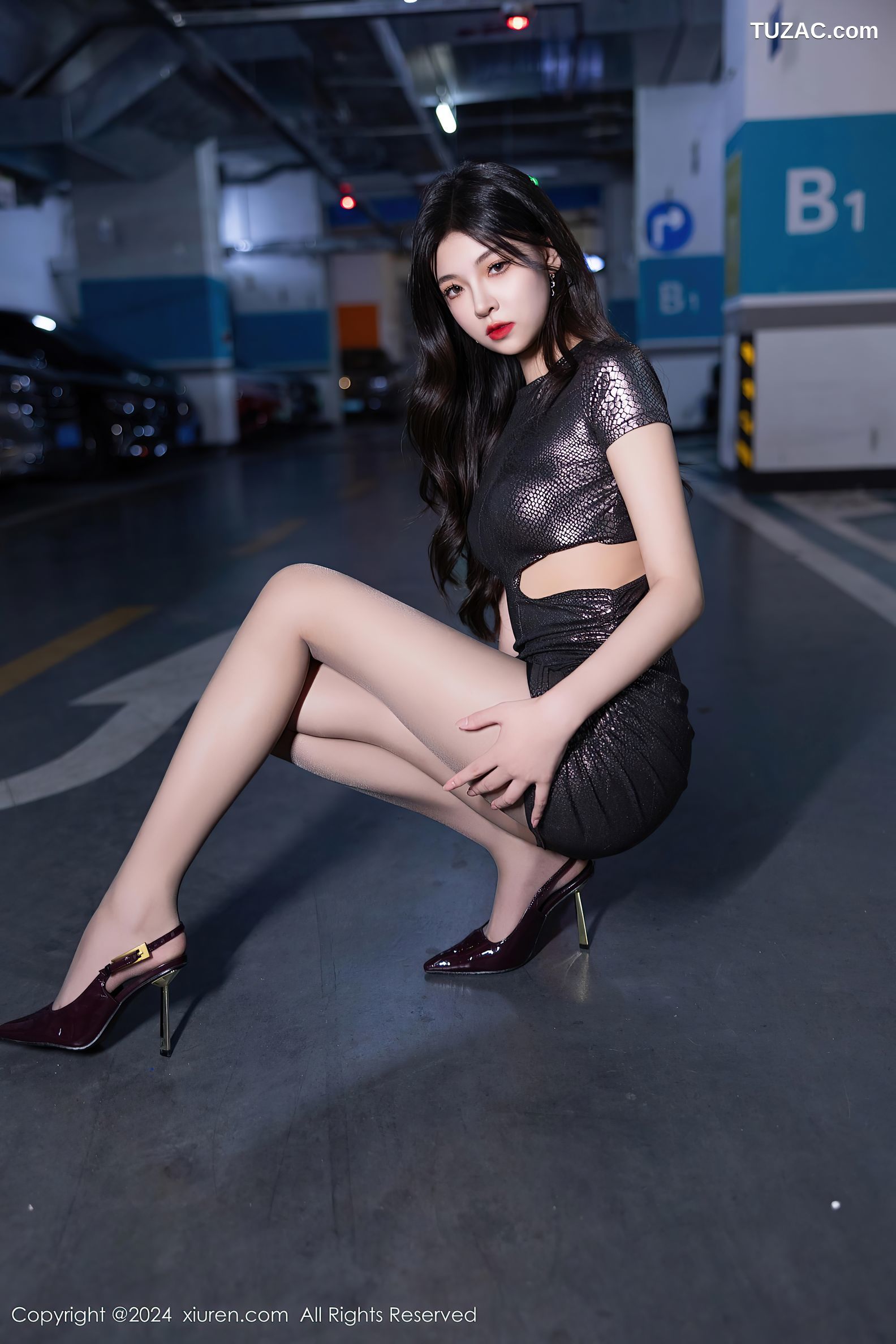XiuRen秀人网-9368-初梦瑶-车库银灰连衣短裙黑蕾丝内衣黑丝-2024.10.30