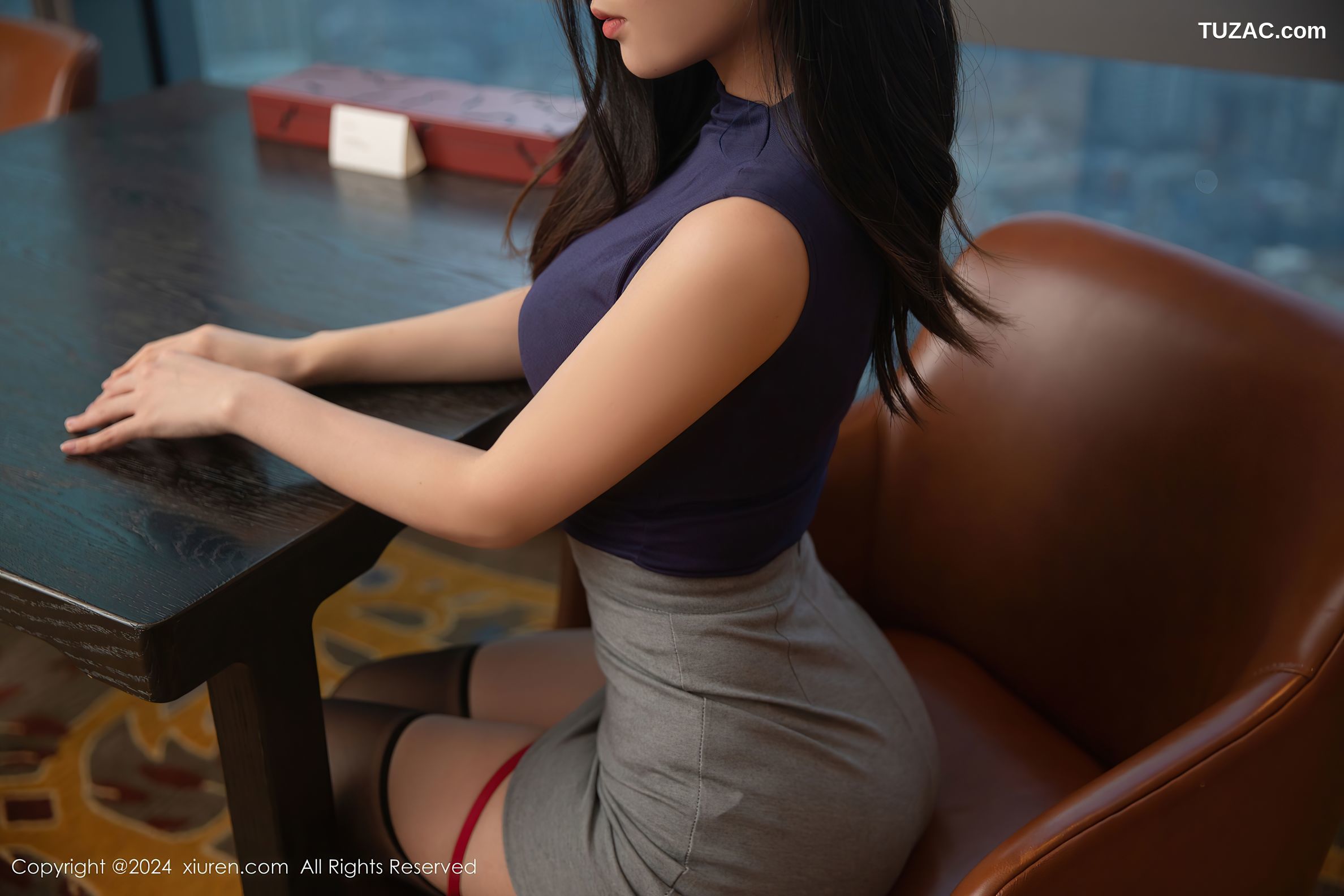 XiuRen秀人网-9372-刘婷婷-蓝T灰短裙黑丝吊带袜-2024.10.31