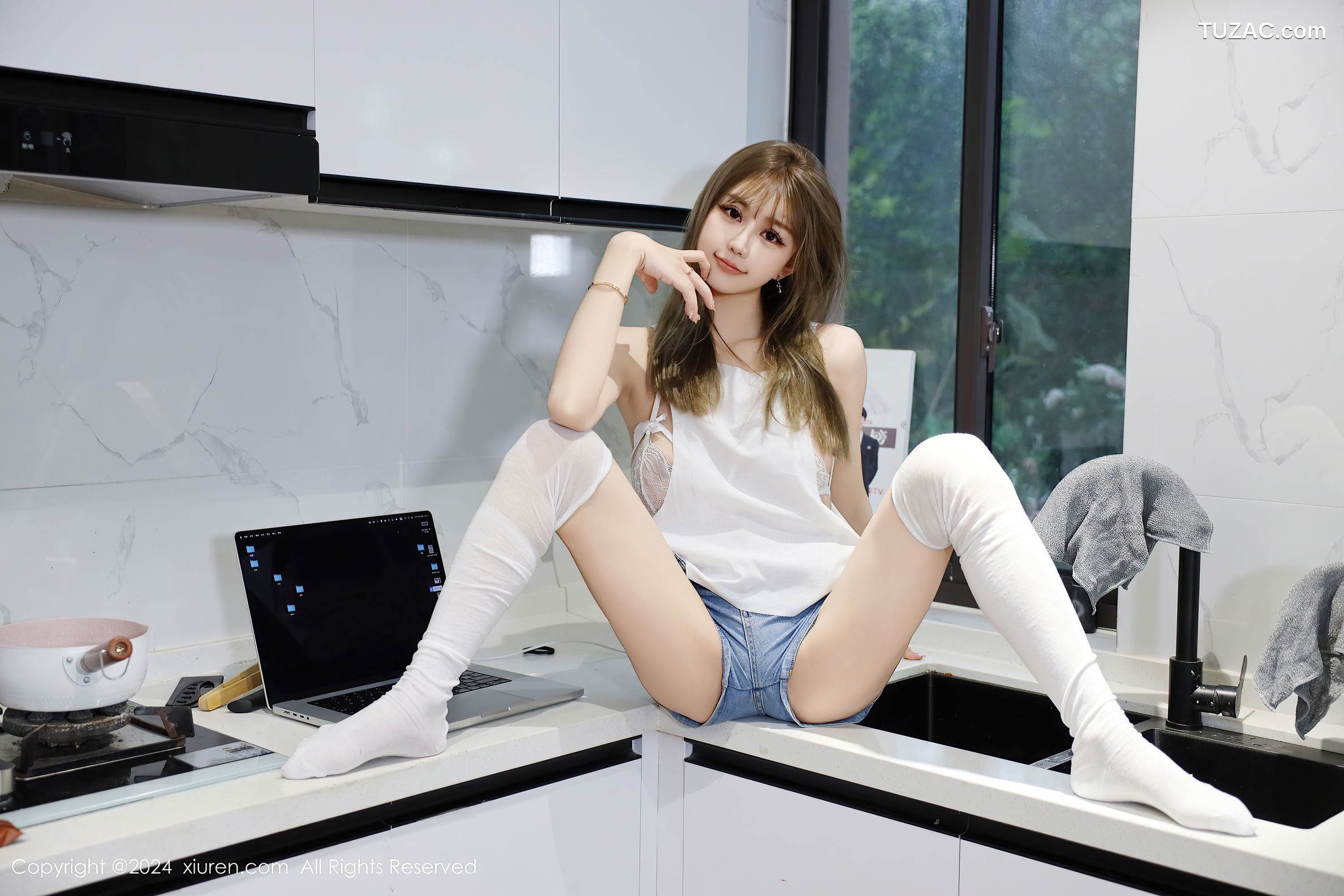 XiuRen秀人网-9374-Zoe柚柚-香肩美乳牛仔短裤甜心-2024.10.31