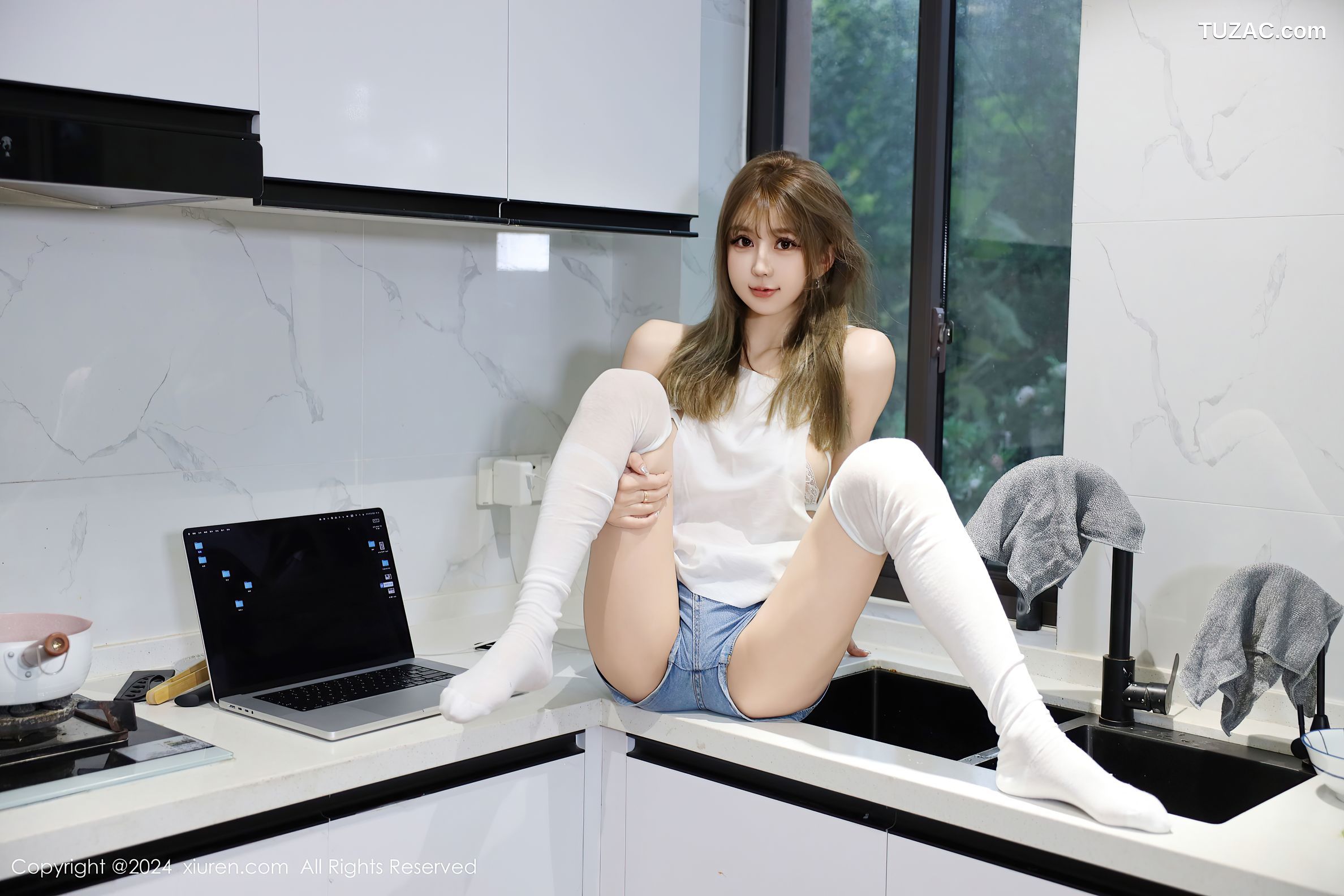 XiuRen秀人网-9374-Zoe柚柚-香肩美乳牛仔短裤甜心-2024.10.31