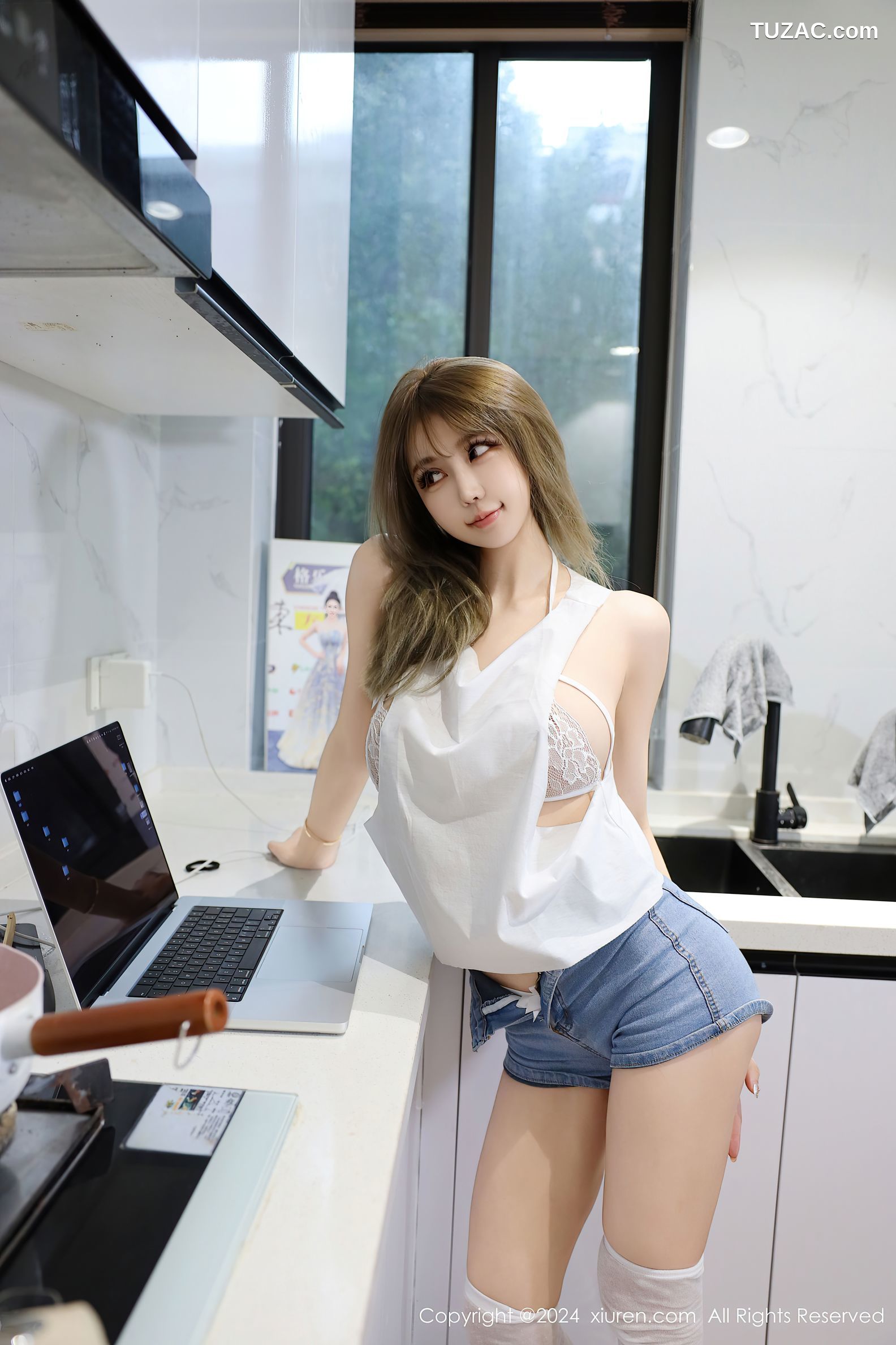 XiuRen秀人网-9374-Zoe柚柚-香肩美乳牛仔短裤甜心-2024.10.31