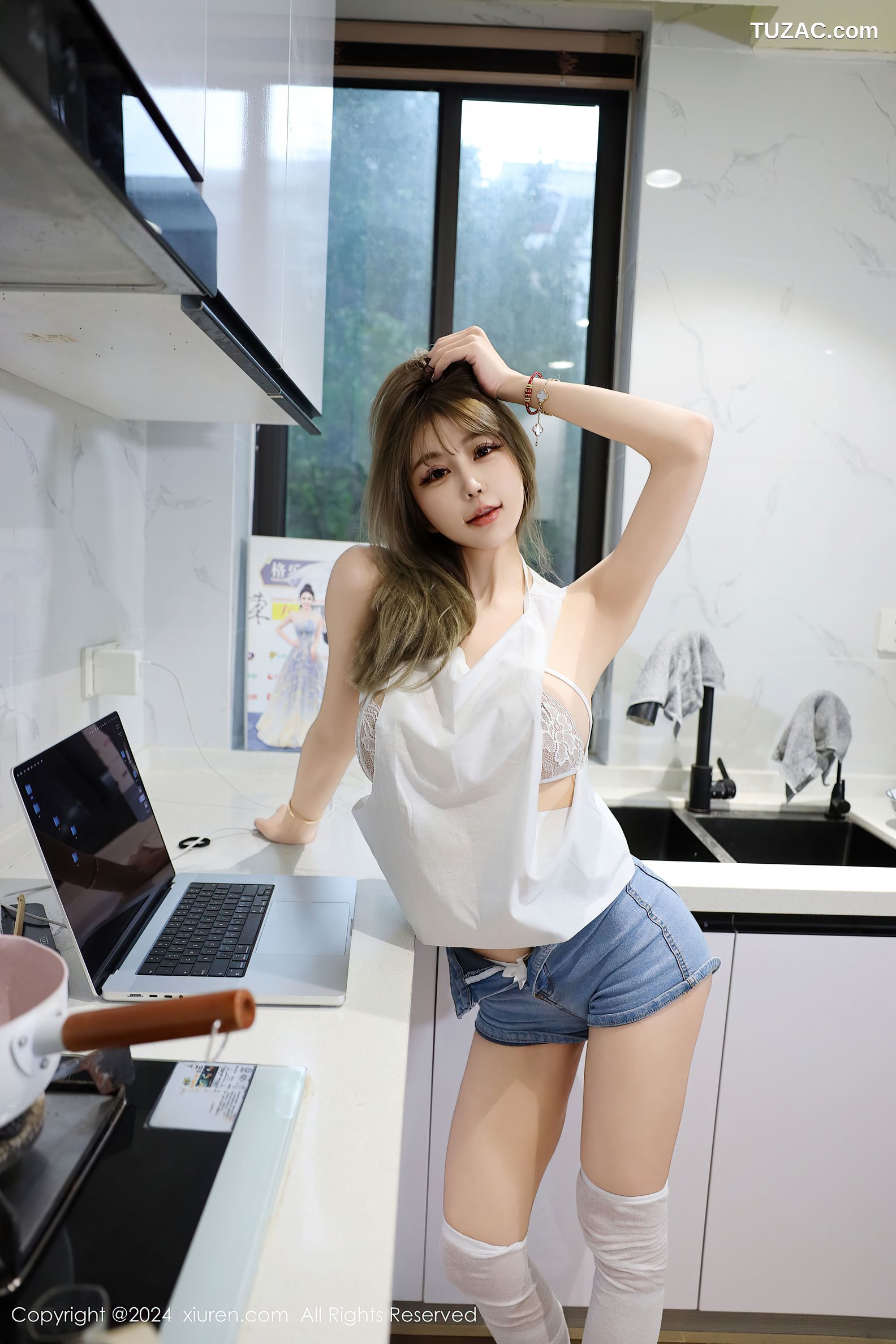 XiuRen秀人网-9374-Zoe柚柚-香肩美乳牛仔短裤甜心-2024.10.31