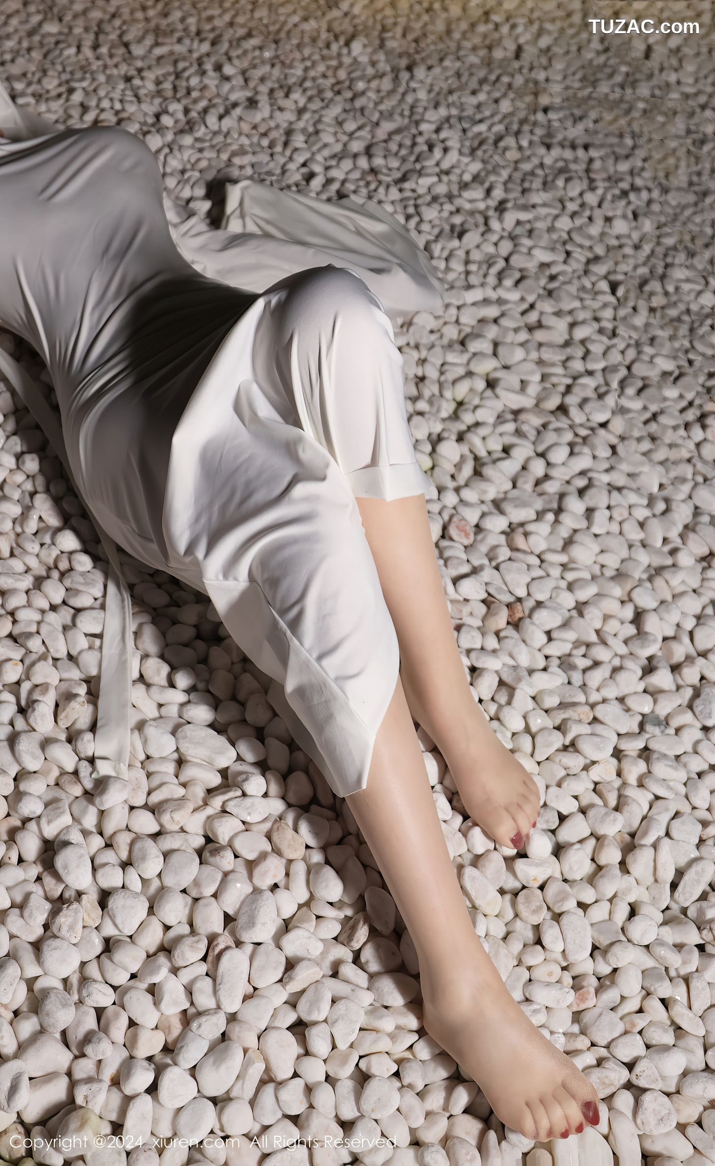 XiuRen秀人网-9376-小薯条nienie-万圣节俏皮cos爆乳-2024.10.31