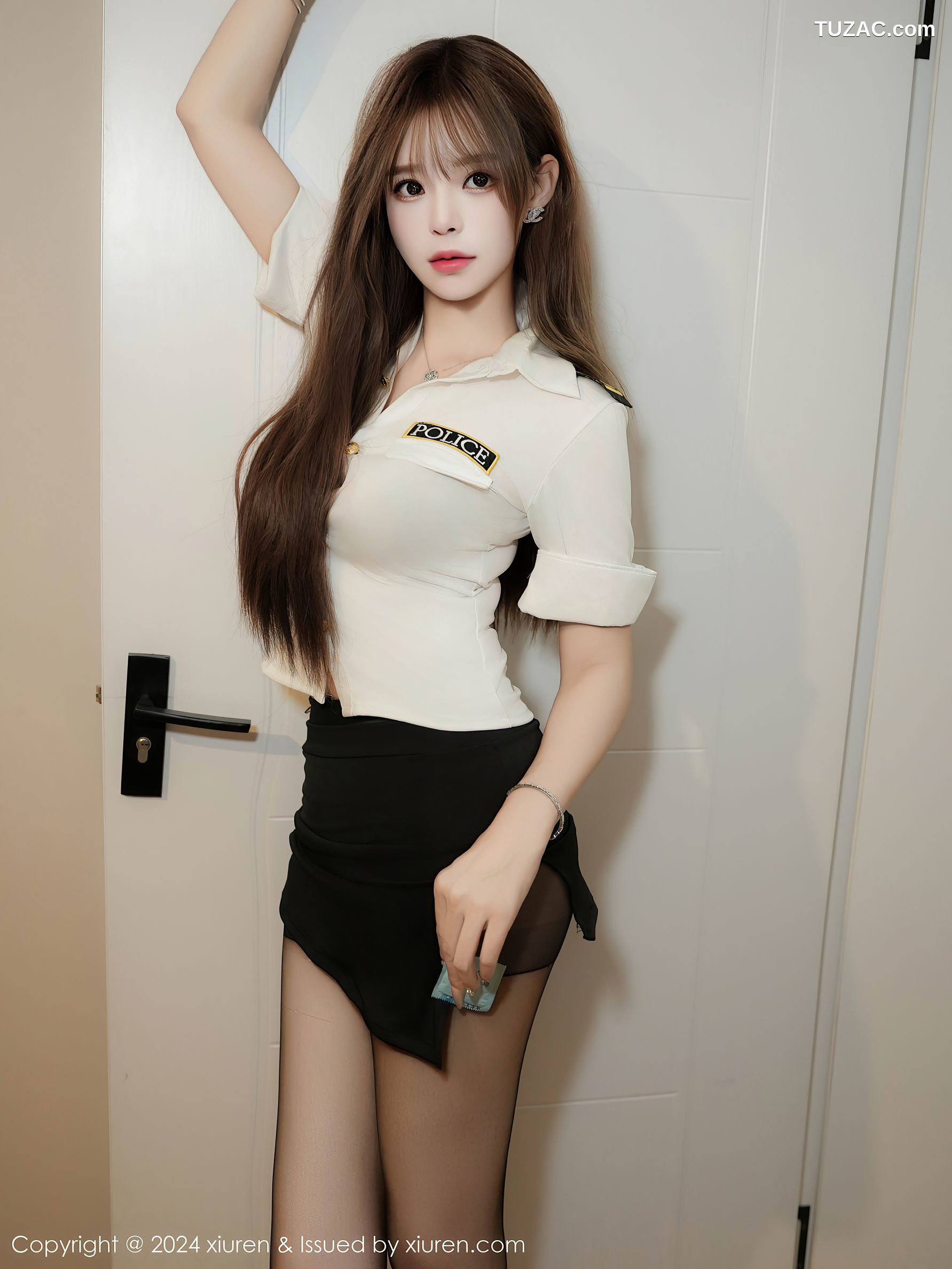 XiuRen秀人网-9378-菲菲吃不胖-情趣女警白衬衫黑短裙黑丝爆乳-2024.11.01