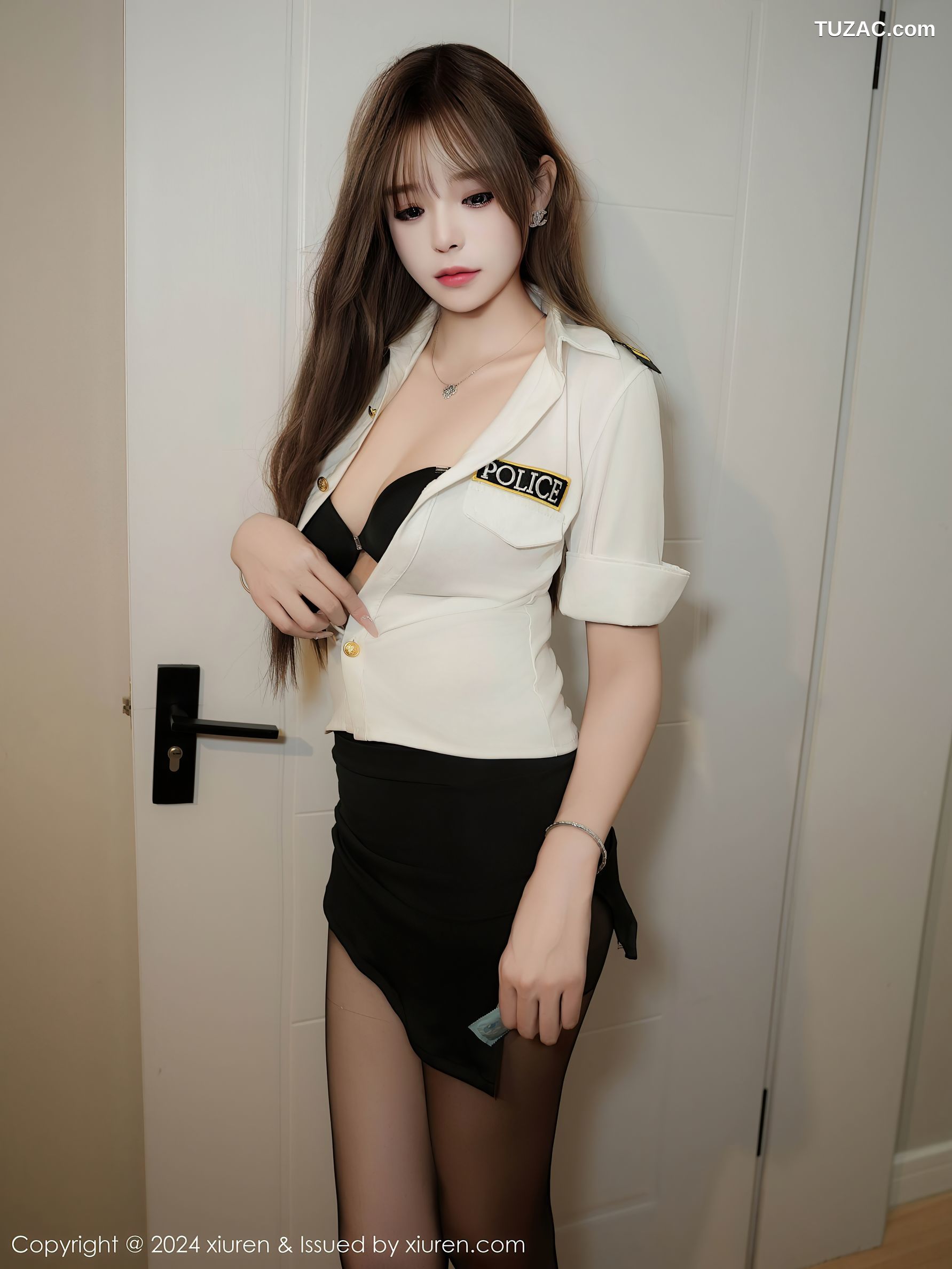 XiuRen秀人网-9378-菲菲吃不胖-情趣女警白衬衫黑短裙黑丝爆乳-2024.11.01