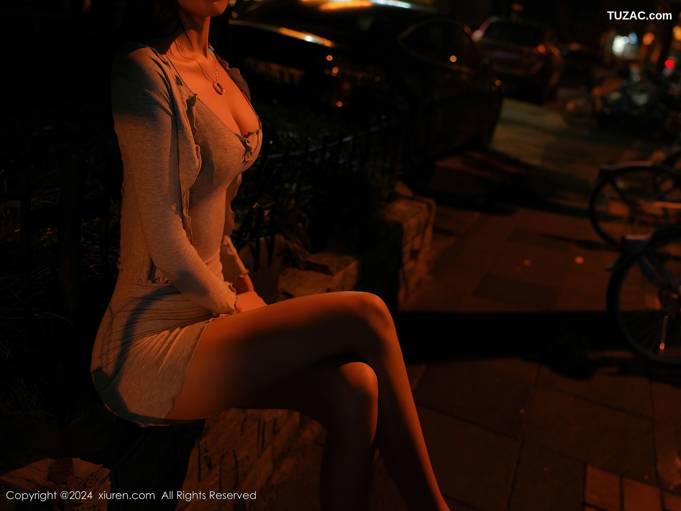 XiuRen秀人网-9383-Erikaki-诱惑夜归人灰色连衣短裙爆乳-2024.11.01