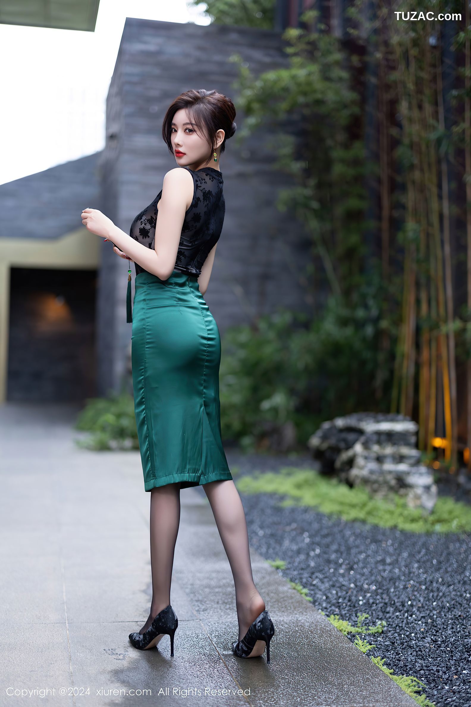 XiuRen秀人网-9384-杨晨晨Yome-黑T绿裙-黑蕾丝兔女郎黑丝-2024.11.01