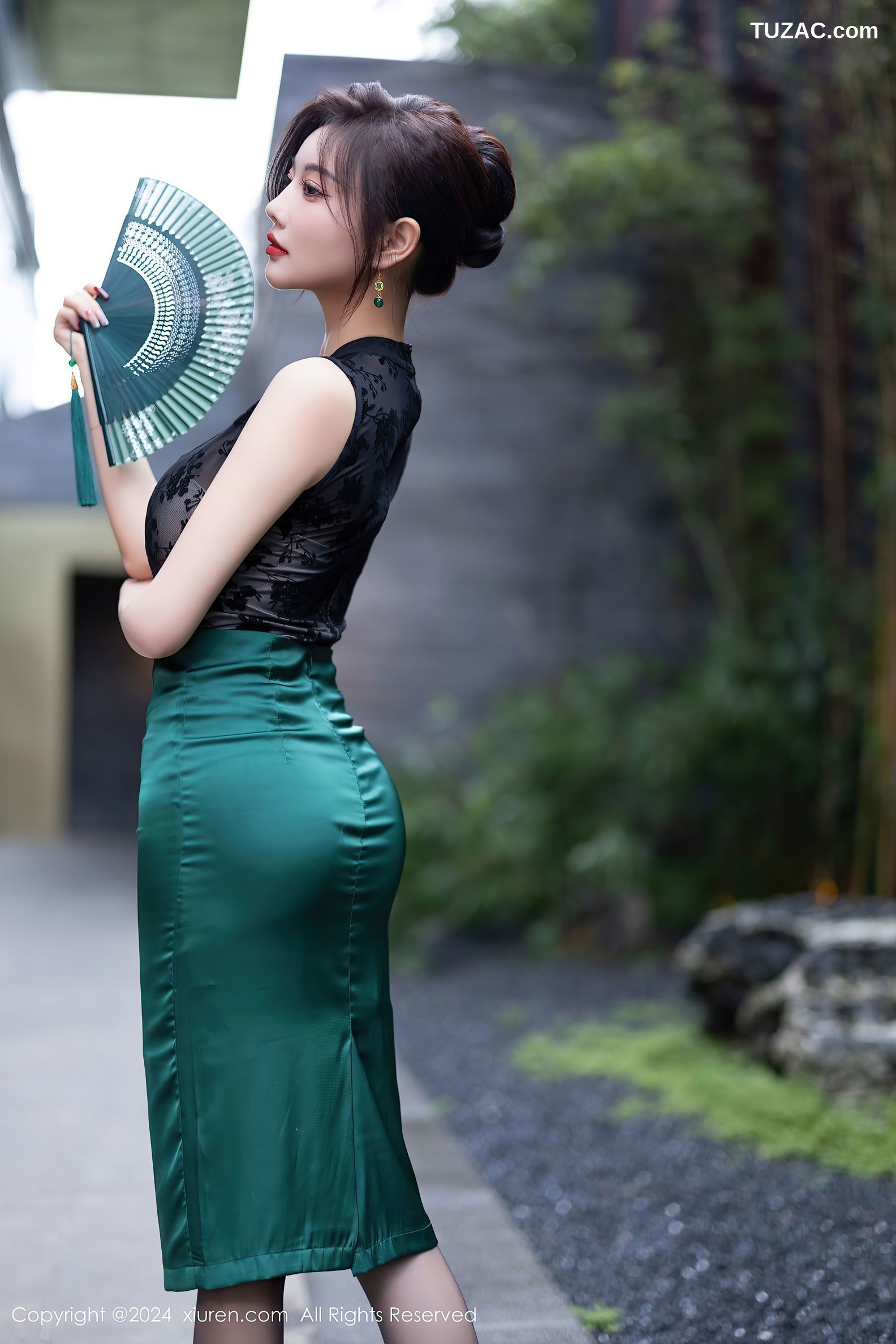 XiuRen秀人网-9384-杨晨晨Yome-黑T绿裙-黑蕾丝兔女郎黑丝-2024.11.01