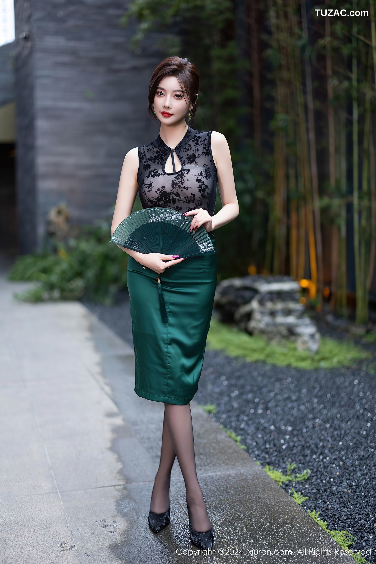 XiuRen秀人网-9384-杨晨晨Yome-黑T绿裙-黑蕾丝兔女郎黑丝-2024.11.01