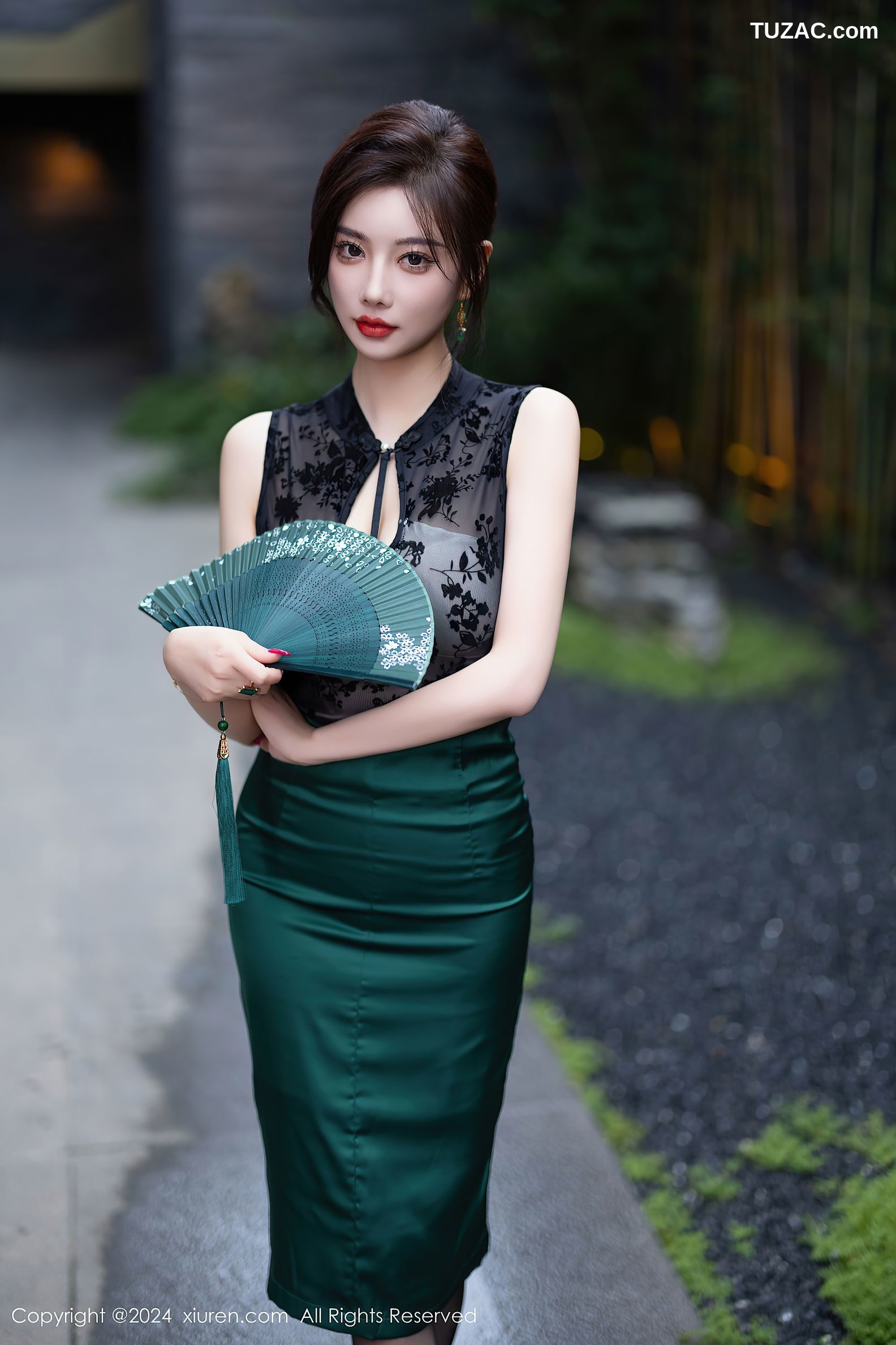 XiuRen秀人网-9384-杨晨晨Yome-黑T绿裙-黑蕾丝兔女郎黑丝-2024.11.01