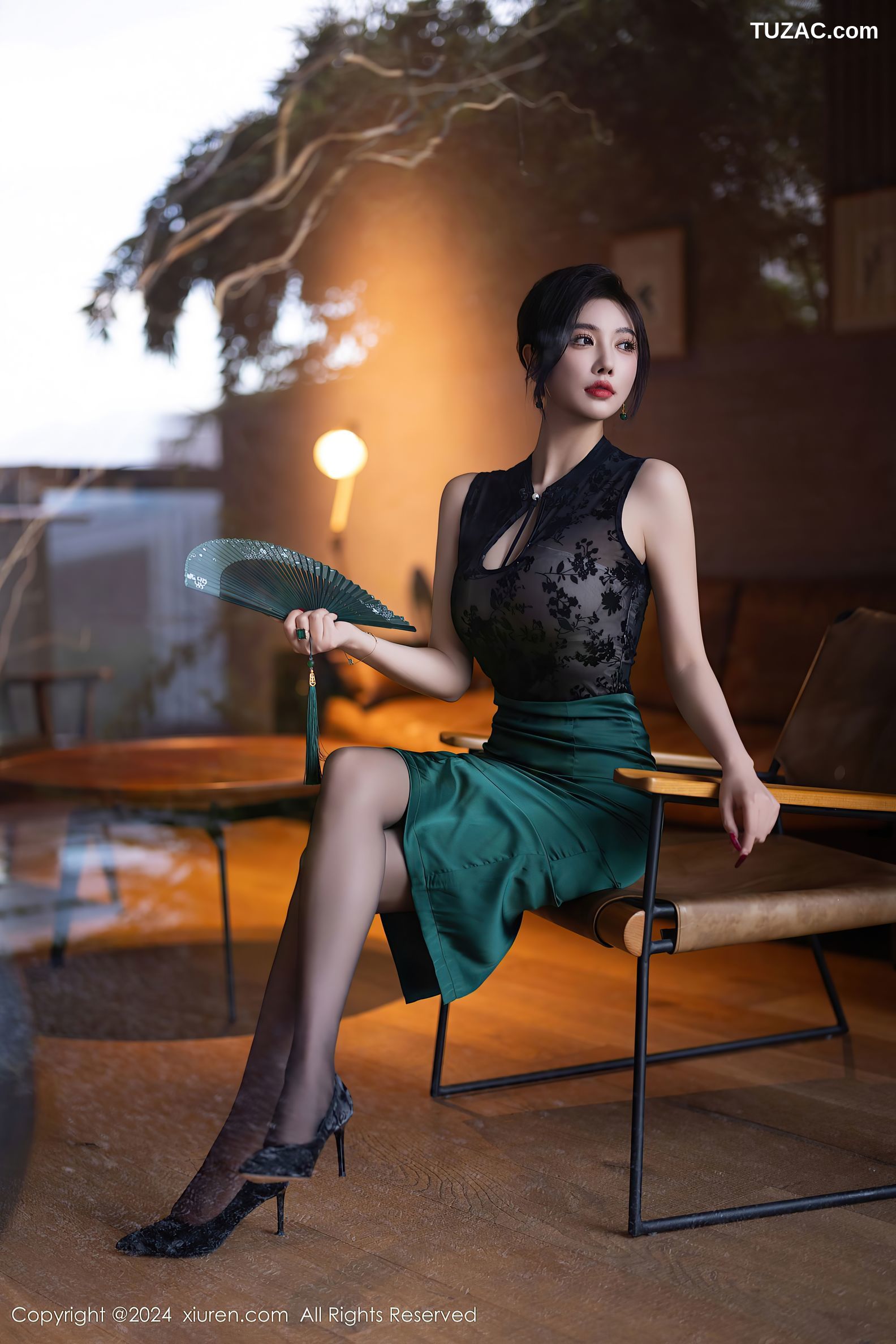 XiuRen秀人网-9384-杨晨晨Yome-黑T绿裙-黑蕾丝兔女郎黑丝-2024.11.01