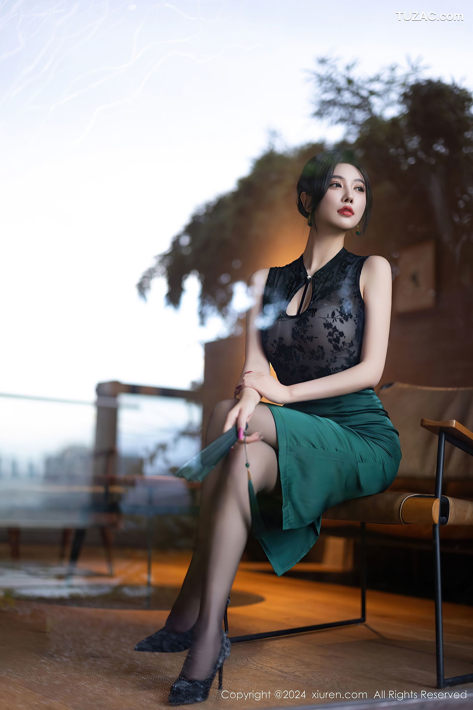 XiuRen秀人网-9384-杨晨晨Yome-黑T绿裙-黑蕾丝兔女郎黑丝-2024.11.01