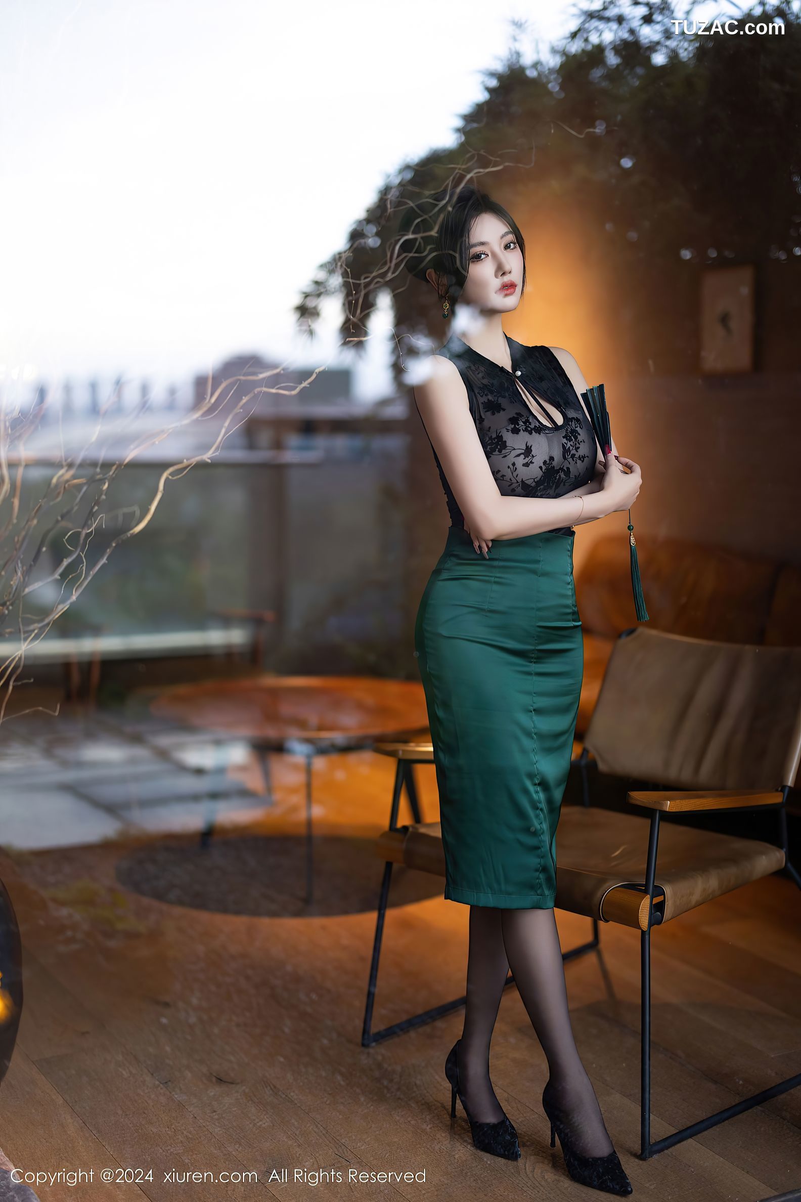 XiuRen秀人网-9384-杨晨晨Yome-黑T绿裙-黑蕾丝兔女郎黑丝-2024.11.01