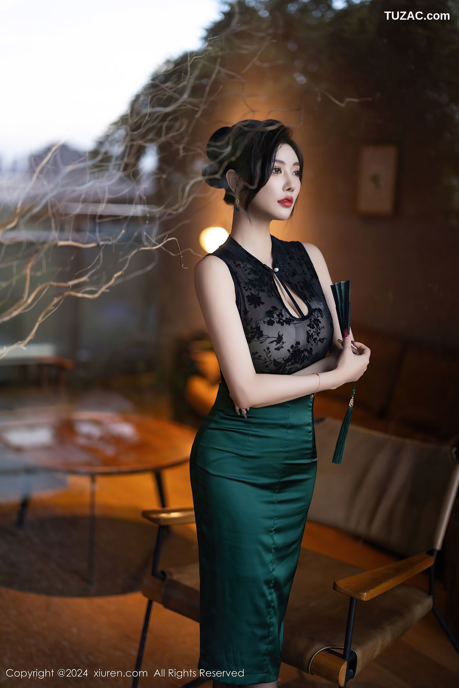 XiuRen秀人网-9384-杨晨晨Yome-黑T绿裙-黑蕾丝兔女郎黑丝-2024.11.01