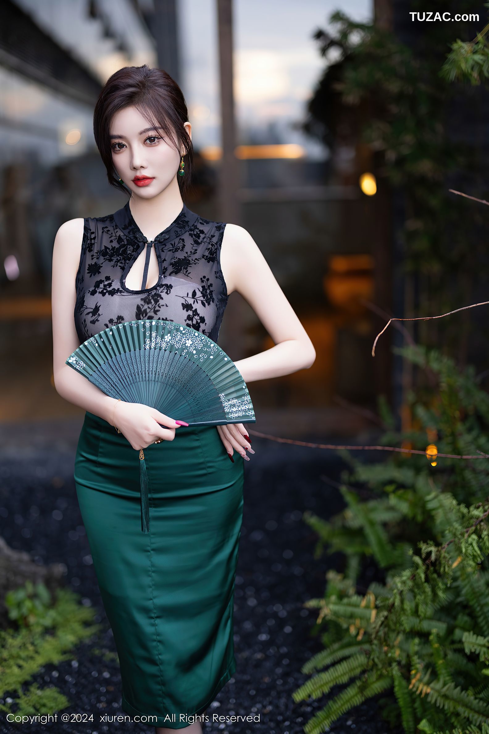 XiuRen秀人网-9384-杨晨晨Yome-黑T绿裙-黑蕾丝兔女郎黑丝-2024.11.01