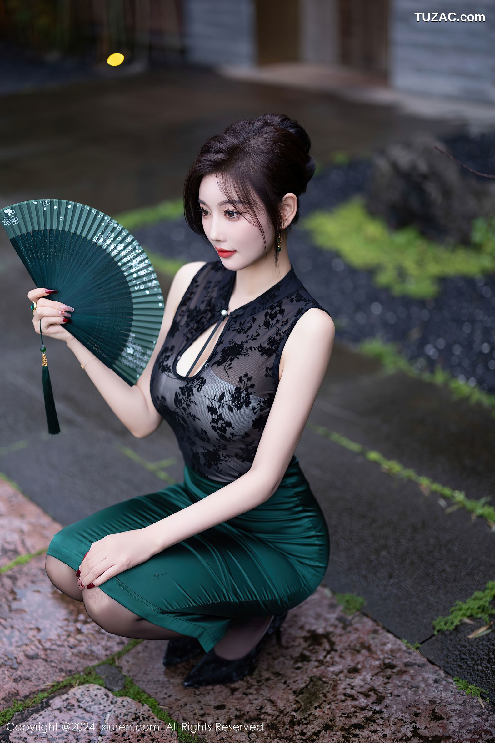 XiuRen秀人网-9384-杨晨晨Yome-黑T绿裙-黑蕾丝兔女郎黑丝-2024.11.01