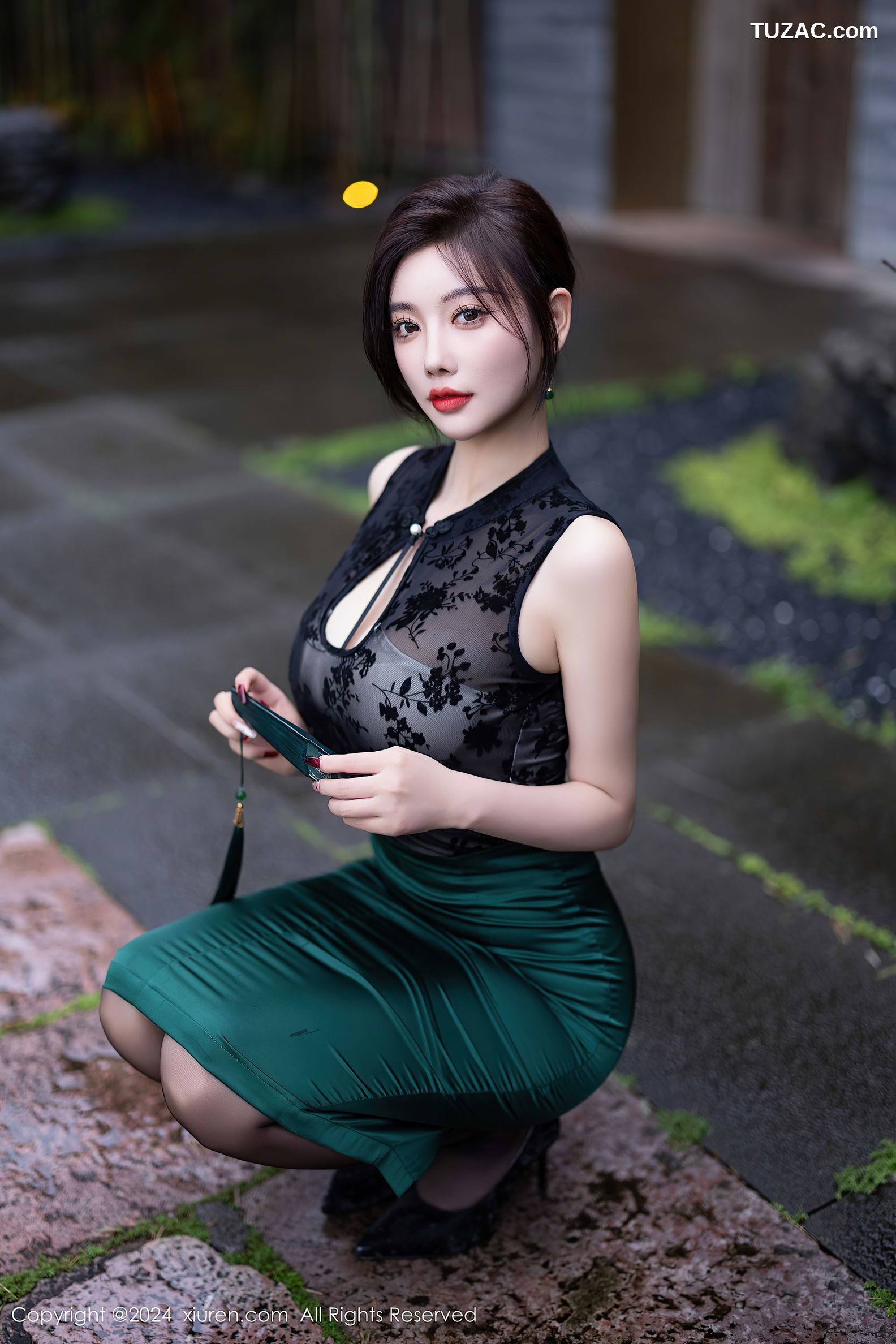 XiuRen秀人网-9384-杨晨晨Yome-黑T绿裙-黑蕾丝兔女郎黑丝-2024.11.01