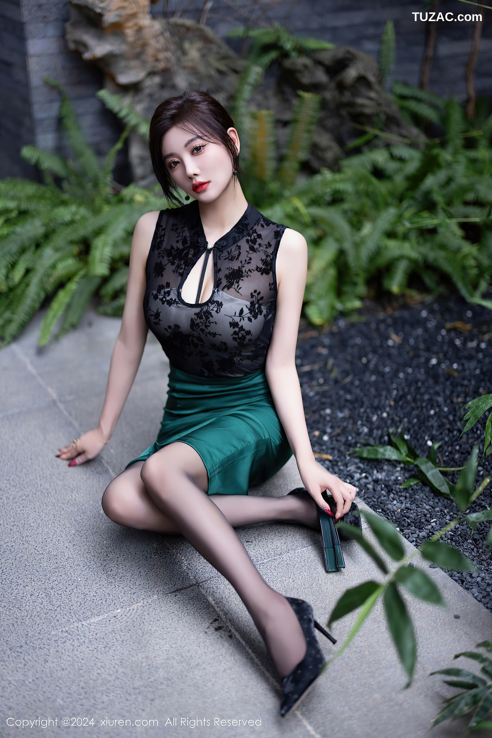 XiuRen秀人网-9384-杨晨晨Yome-黑T绿裙-黑蕾丝兔女郎黑丝-2024.11.01