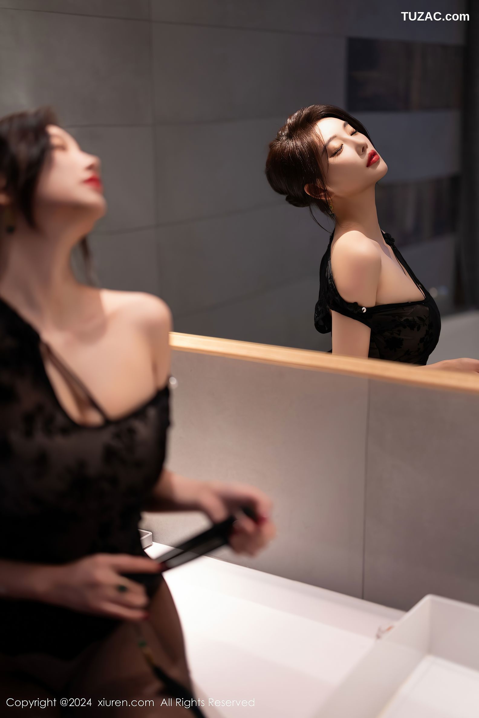 XiuRen秀人网-9384-杨晨晨Yome-黑T绿裙-黑蕾丝兔女郎黑丝-2024.11.01