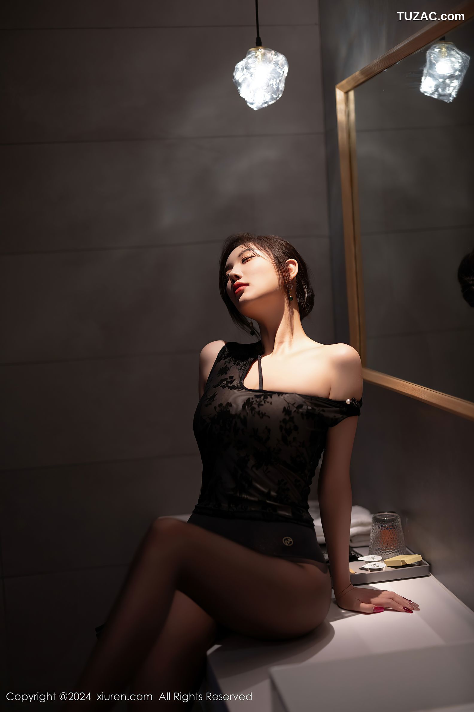 XiuRen秀人网-9384-杨晨晨Yome-黑T绿裙-黑蕾丝兔女郎黑丝-2024.11.01