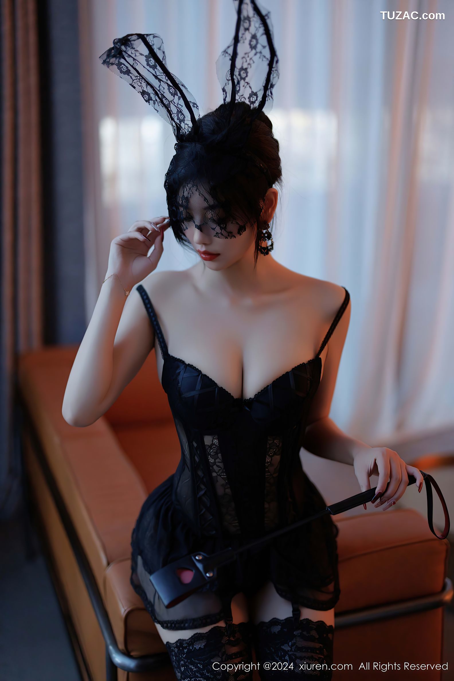 XiuRen秀人网-9384-杨晨晨Yome-黑T绿裙-黑蕾丝兔女郎黑丝-2024.11.01