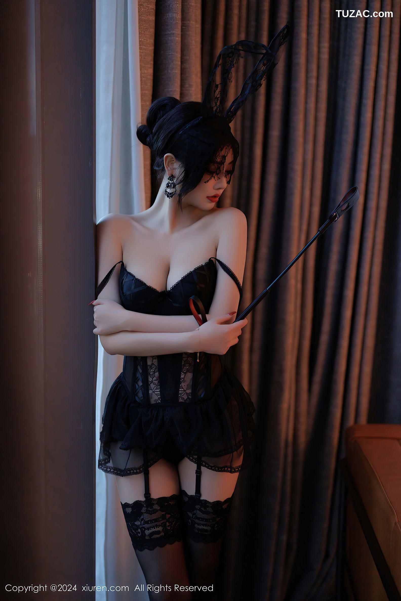 XiuRen秀人网-9384-杨晨晨Yome-黑T绿裙-黑蕾丝兔女郎黑丝-2024.11.01