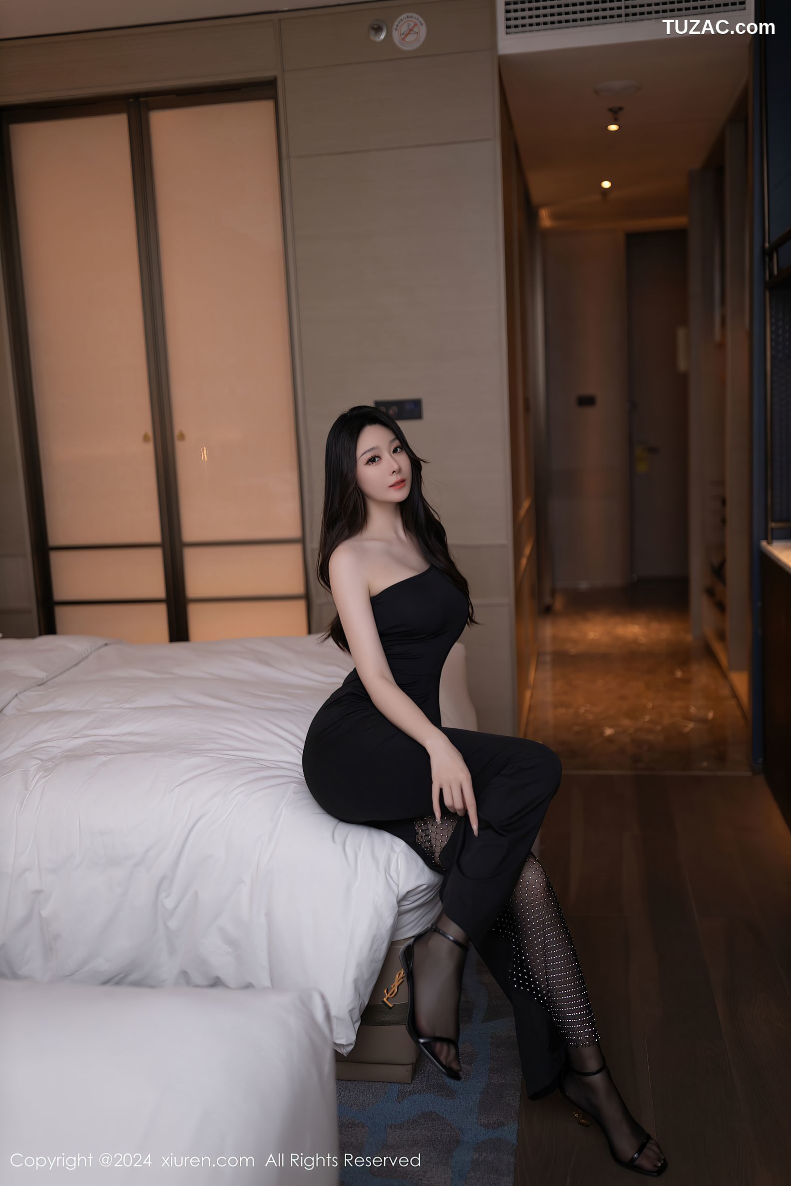 XiuRen秀人网-9386-小逗逗-黑礼服裙黑色内衣玉体诱惑-2024.11.01