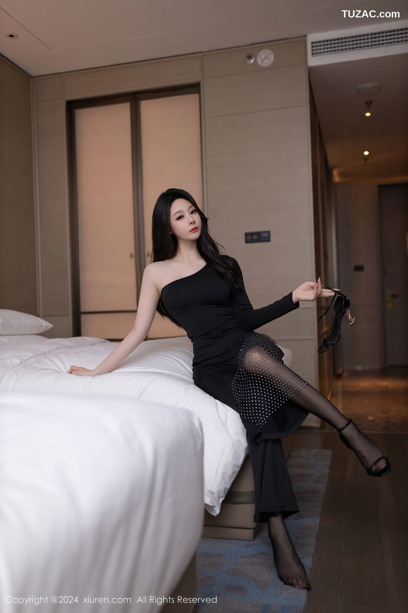 XiuRen秀人网-9386-小逗逗-黑礼服裙黑色内衣玉体诱惑-2024.11.01