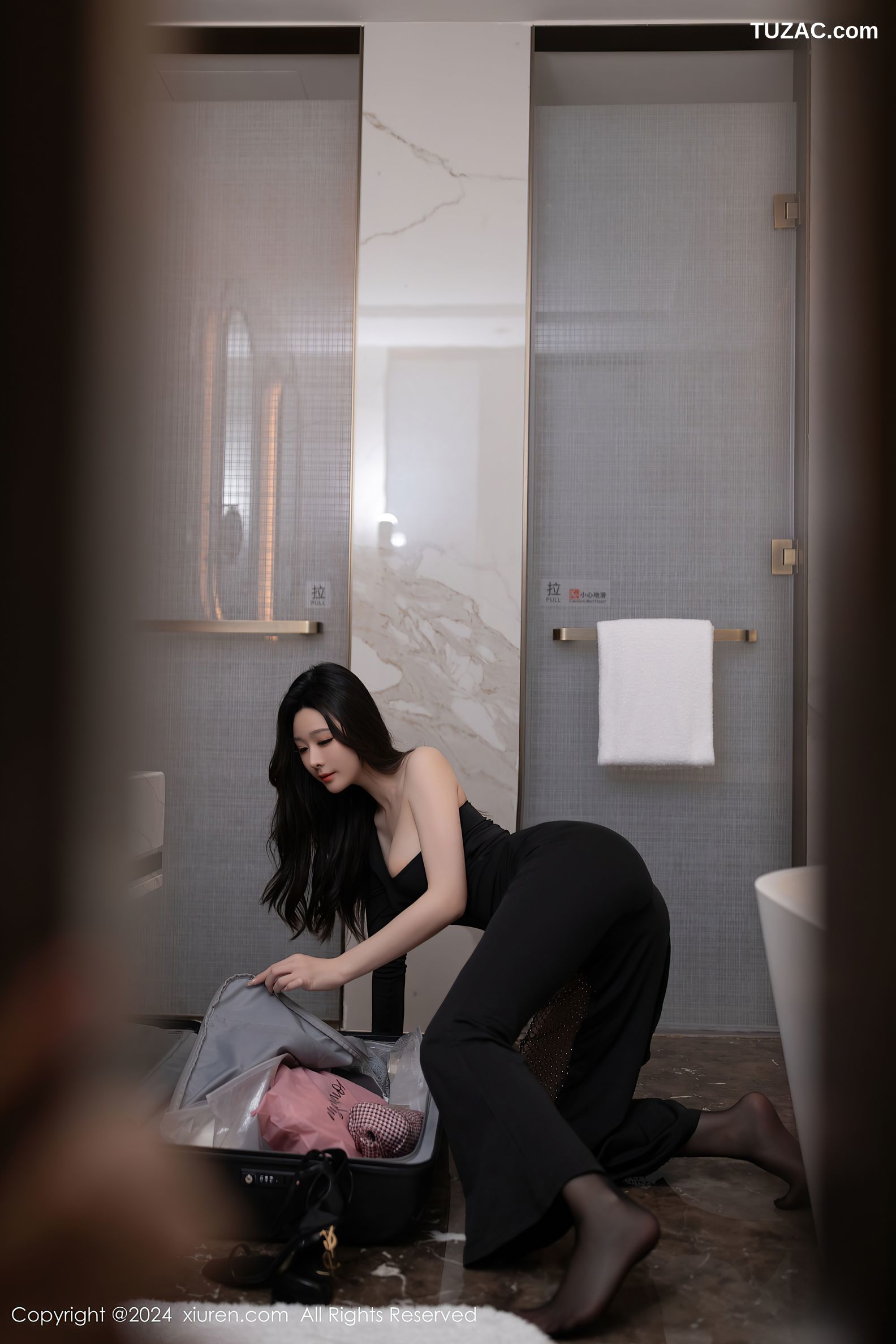 XiuRen秀人网-9386-小逗逗-黑礼服裙黑色内衣玉体诱惑-2024.11.01